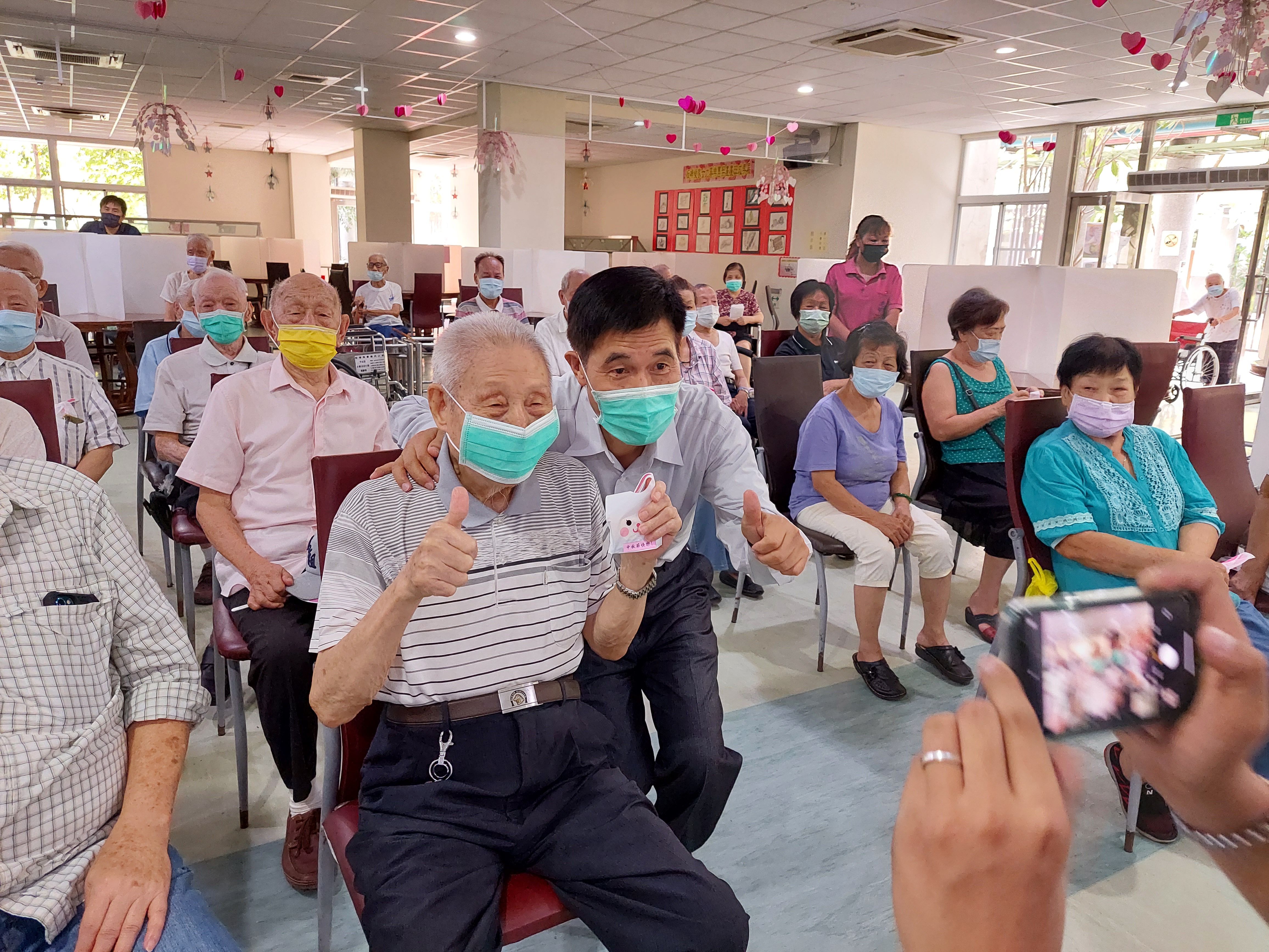 板橋榮家剝柚比賽慶中秋