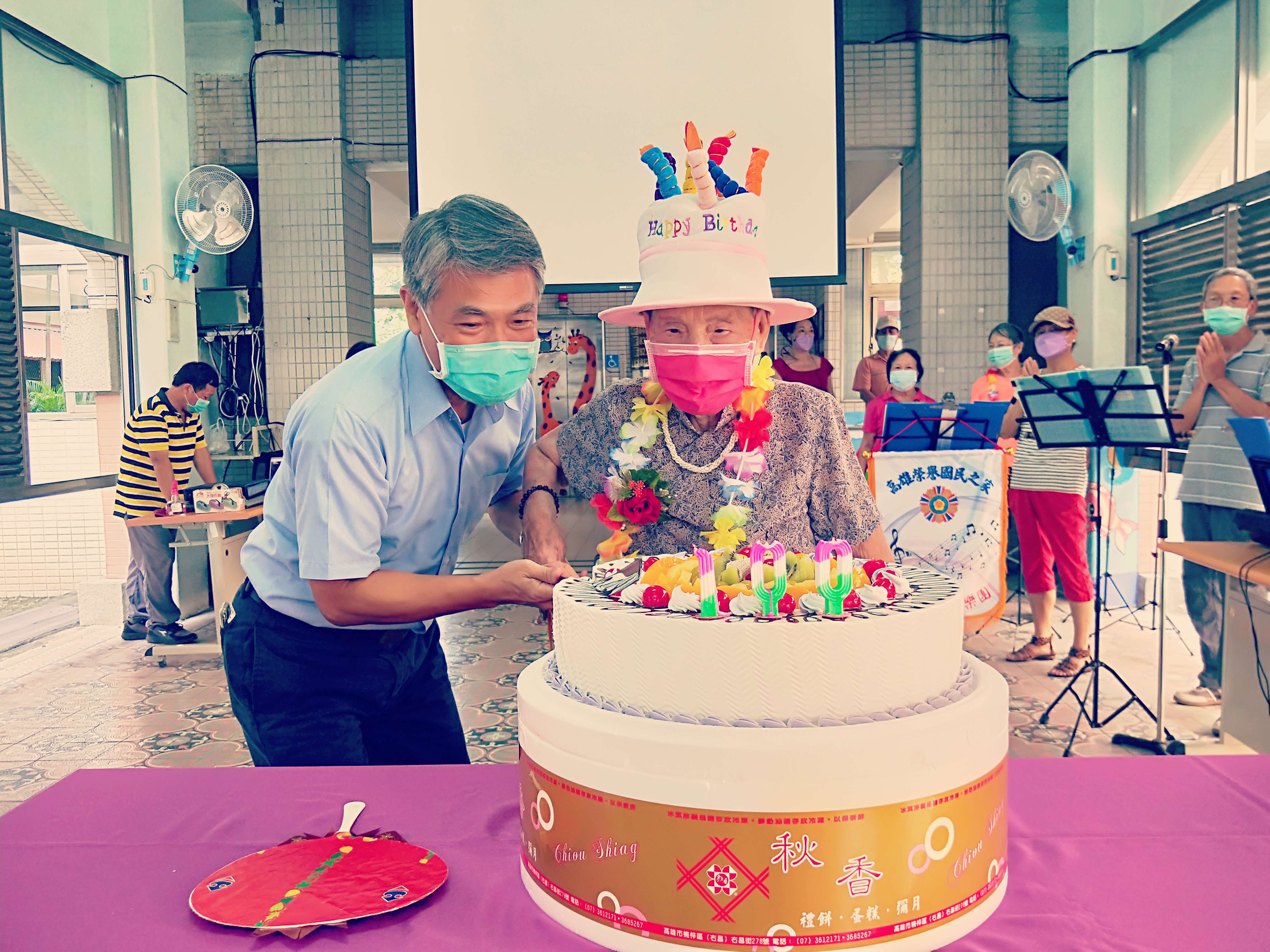 高雄榮家103歲任奶奶藝文光廊歡喜慶生
