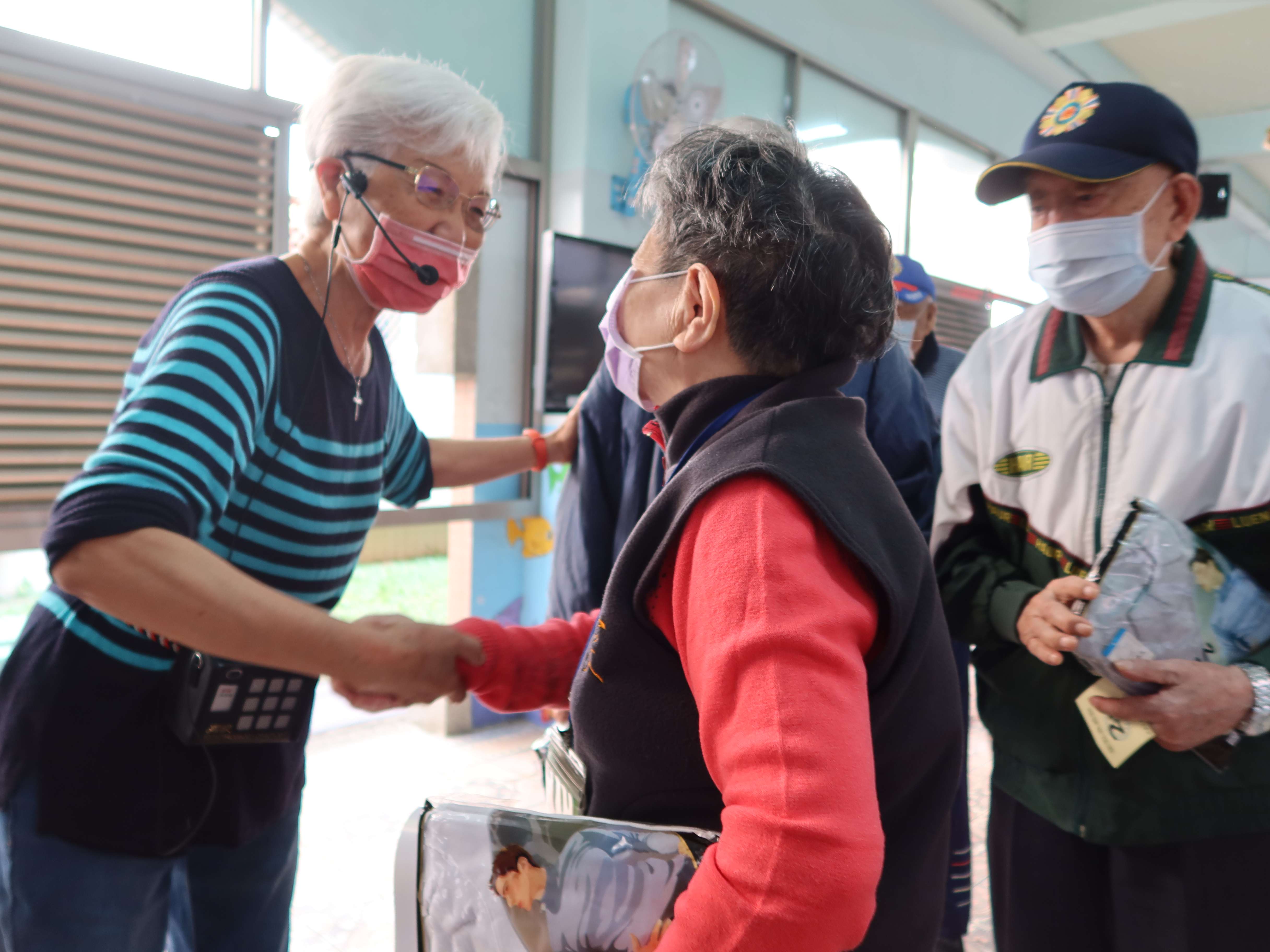 松竹協會傳愛高雄榮家　靈性關懷榮民長輩享溫馨