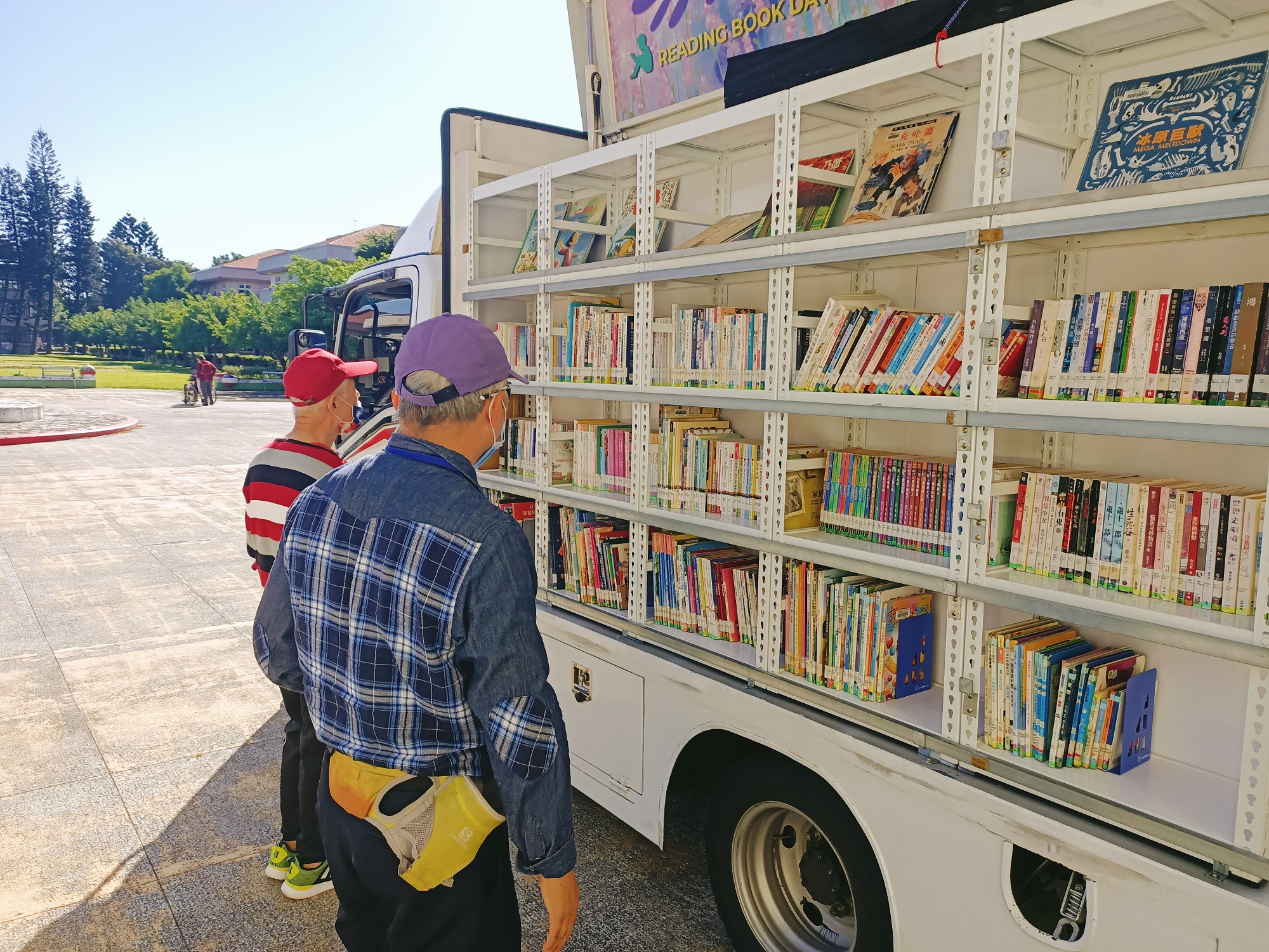 桃園市立巡迴圖書車