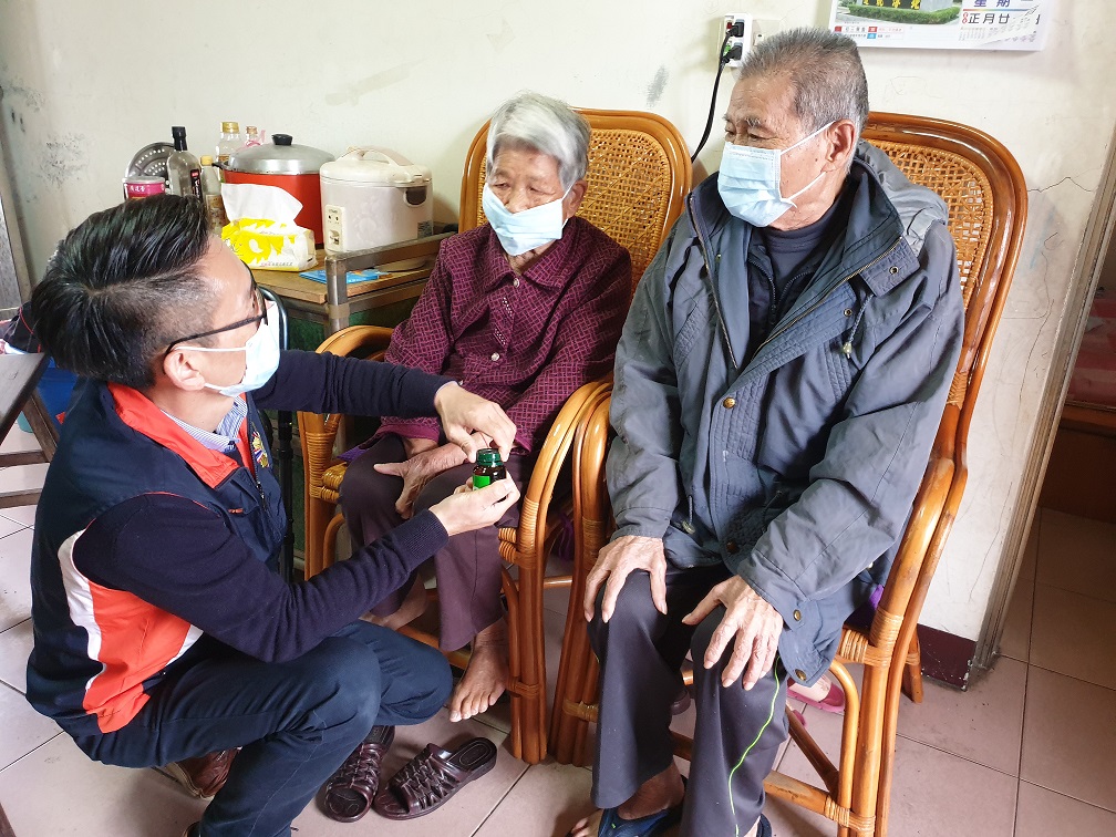 春雨綿綿溫暖不斷 親慰送暖榮民眷