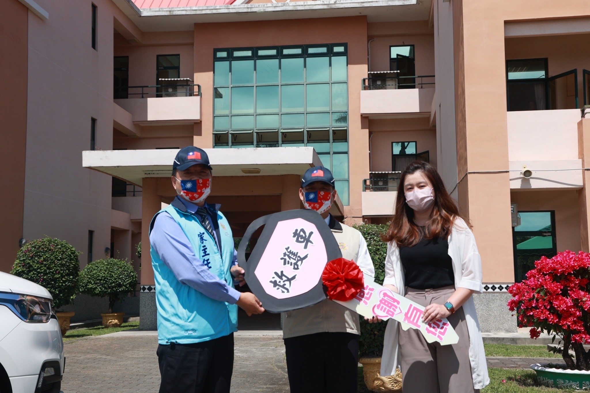 111.03.31 善行義舉嘉惠榮民-劉0錡女士捐贈馬蘭榮家救護車乙輛