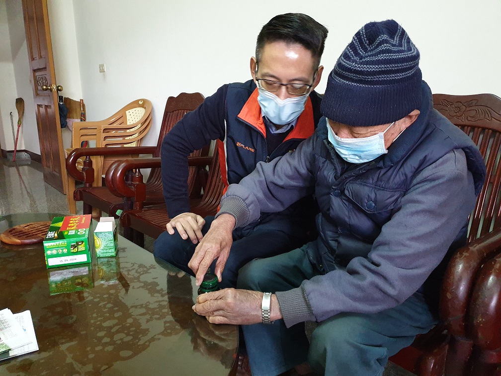 春雨綿綿溫暖不斷 親慰送暖榮民眷