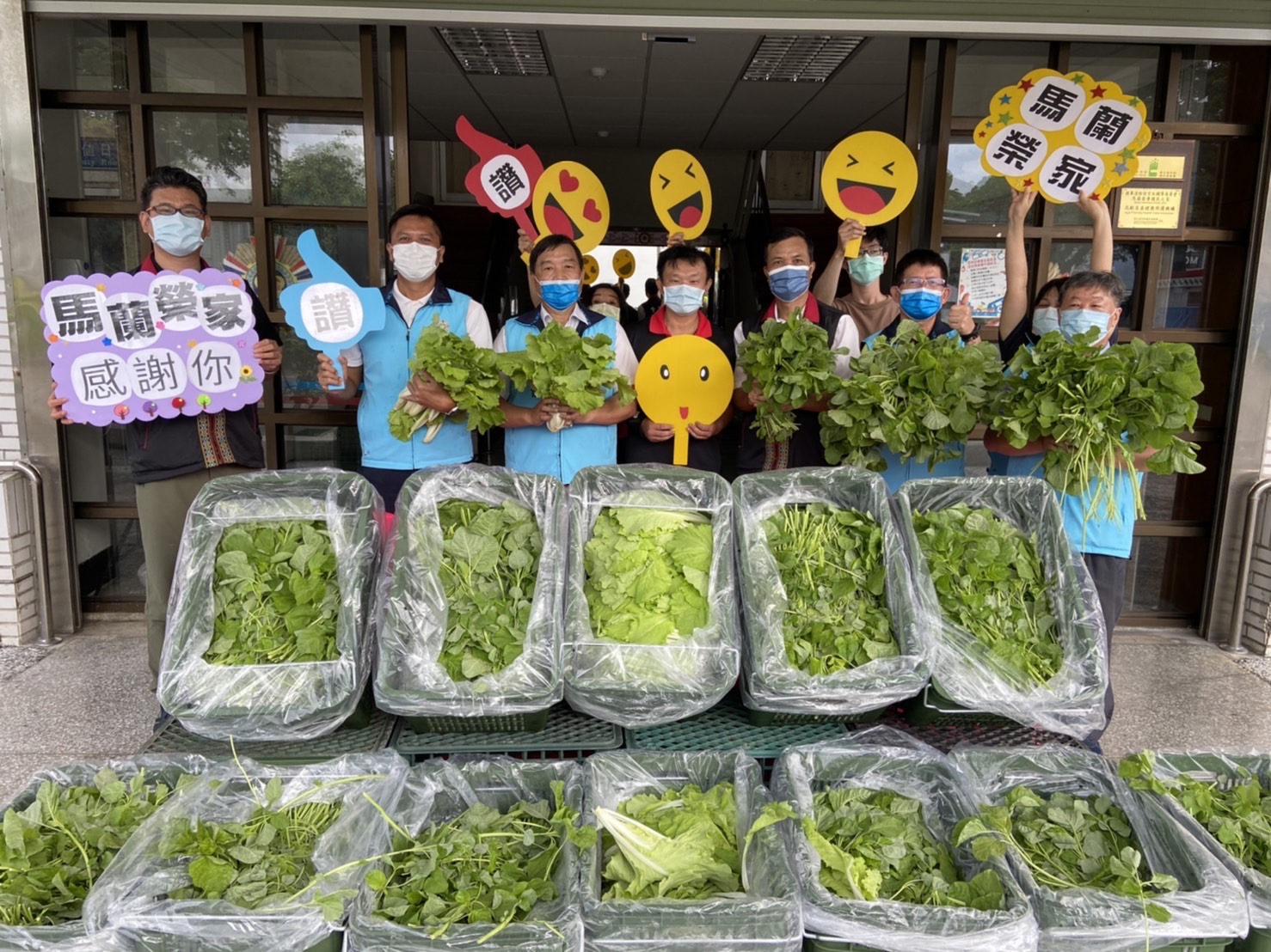 111.07.05 退除役官兵陳孝偉愛心送暖，致贈榮家時令蔬菜造福住民