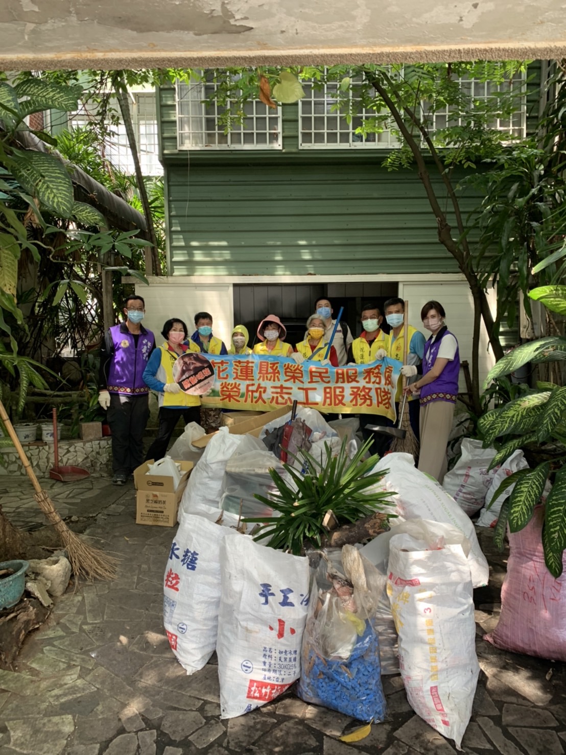 「愛在一起、感恩有您」有眷獨居馬夢輝伯伯居家內外環境清掃感動服務