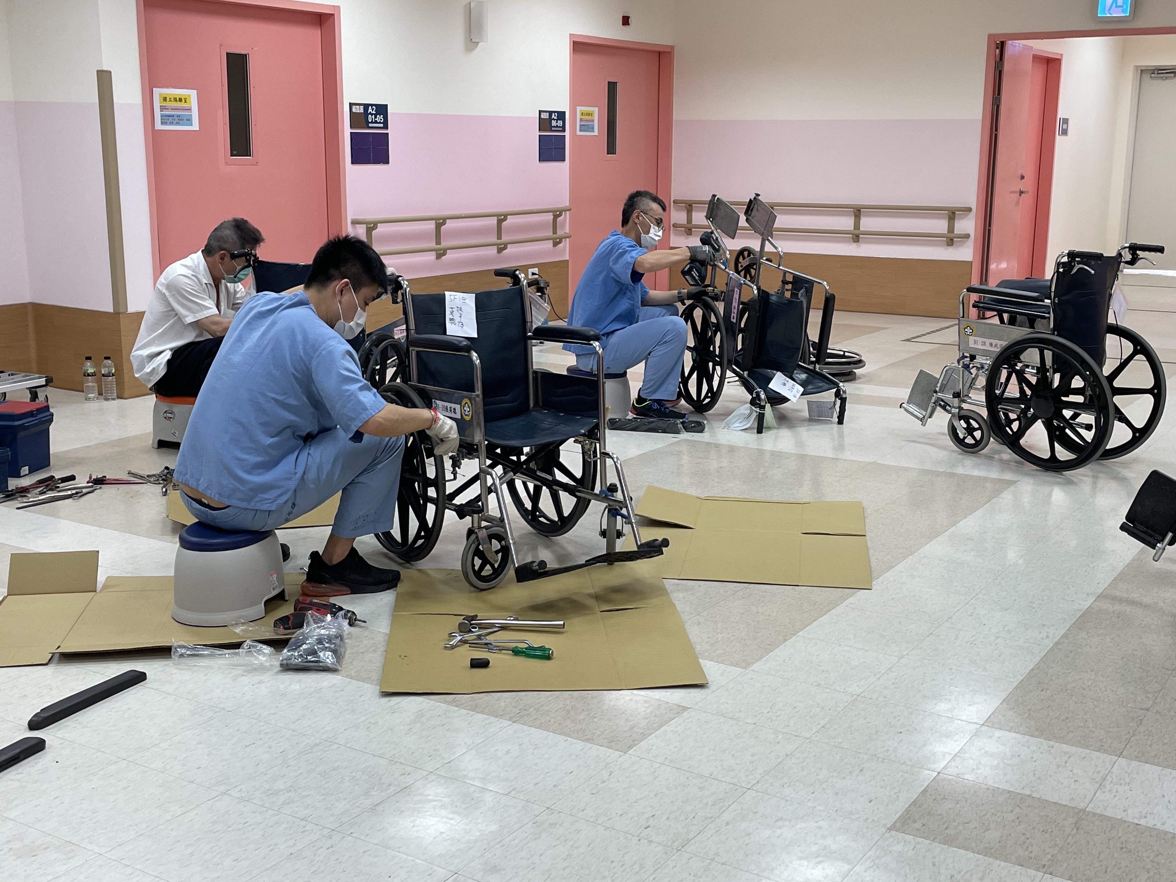 北榮技師替住民維修輪椅
