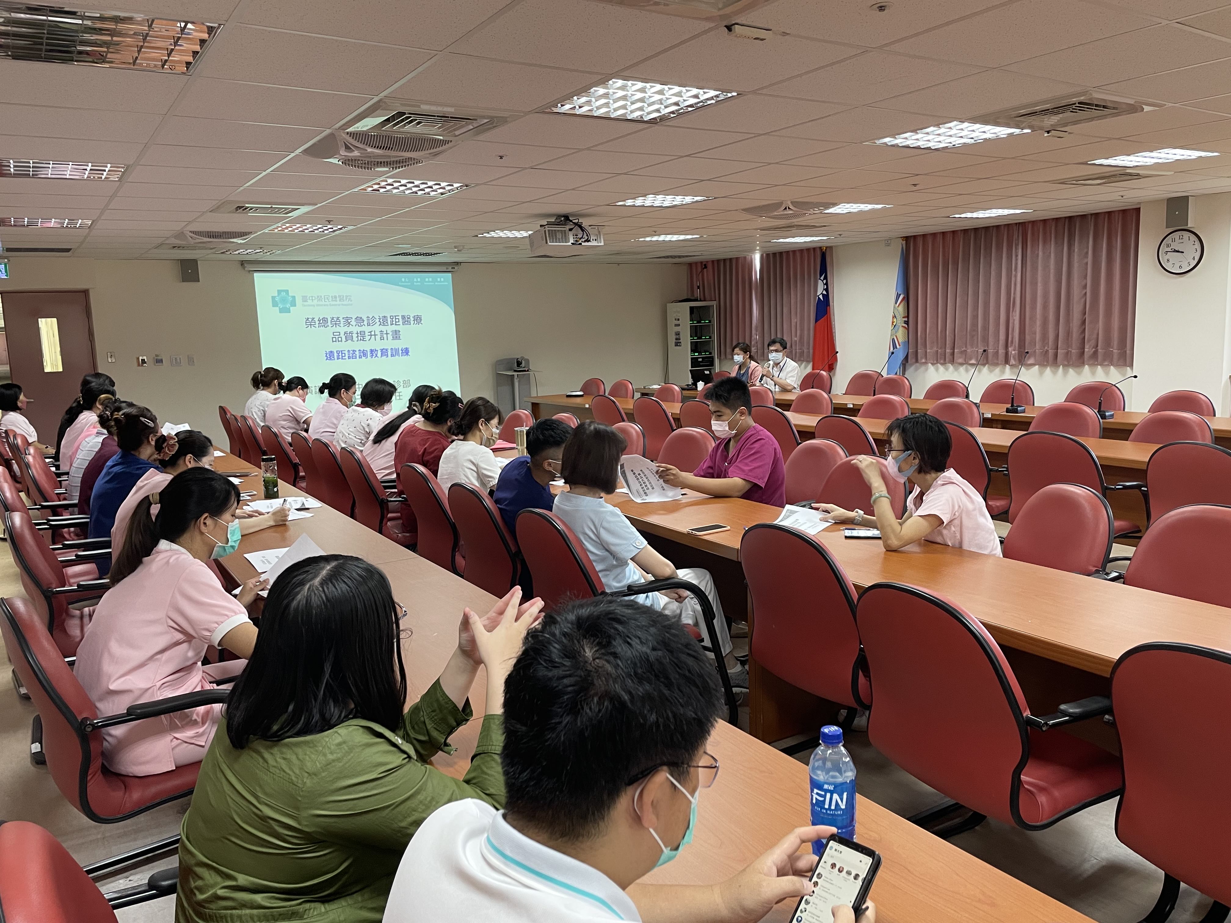 111年7月25日臺中榮民總醫院急診遠距醫療團隊至本家進行軟體教育訓練