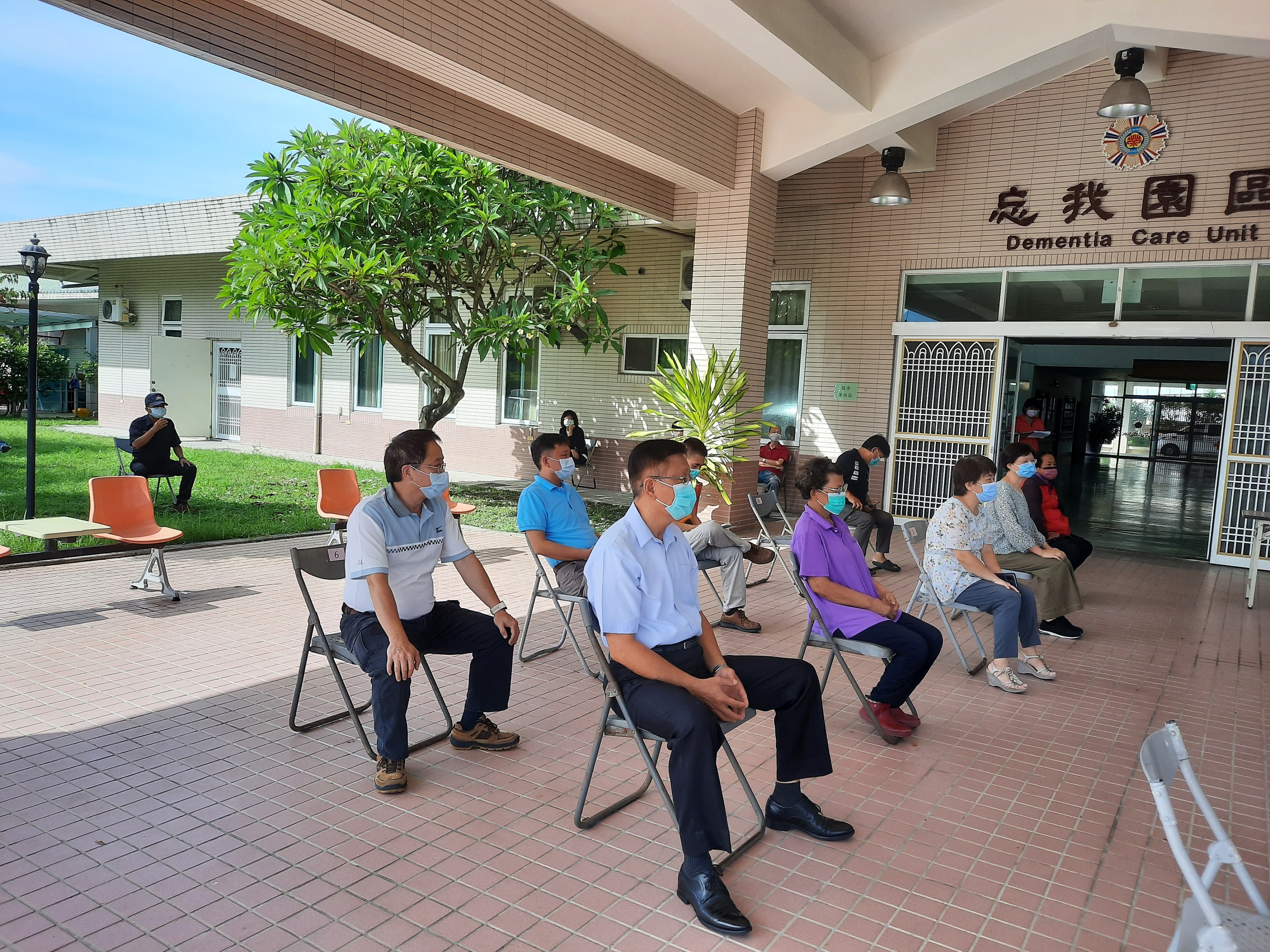 111年7月18日為維護住民健康，屏東榮家工作人員全面施行COVID-19普篩