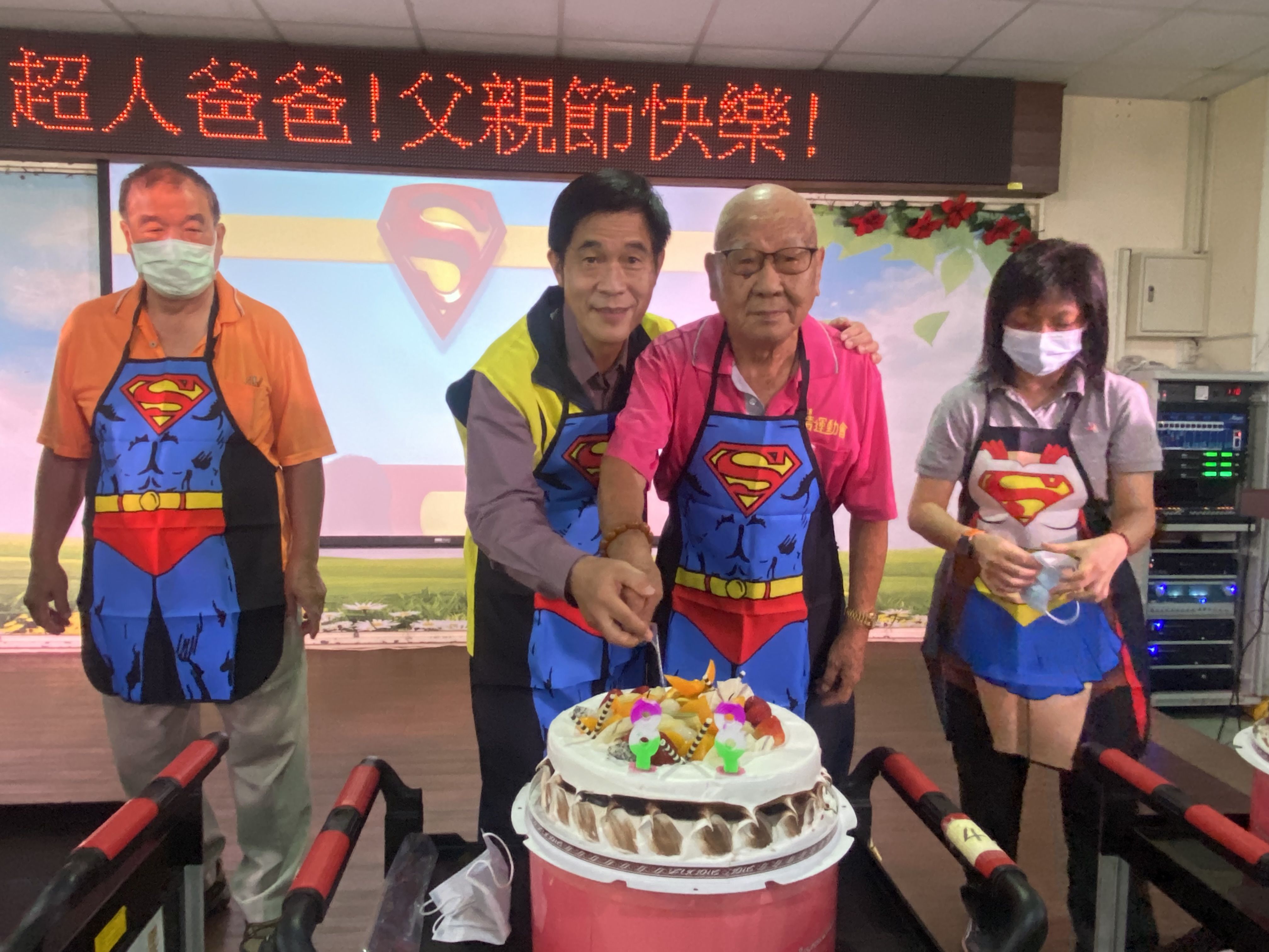 板橋榮家慶祝「超人爸爸」父親節快樂照片6