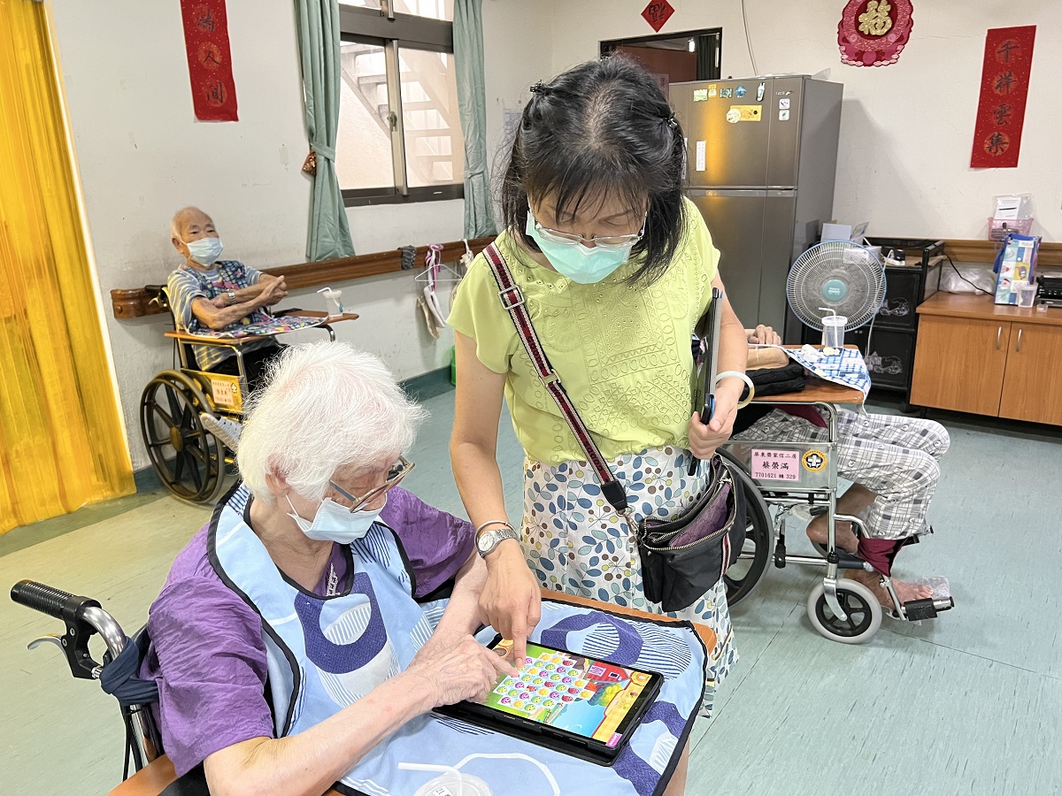 111年09月26日屏東榮家運用數位科技學習、豐富住民生活