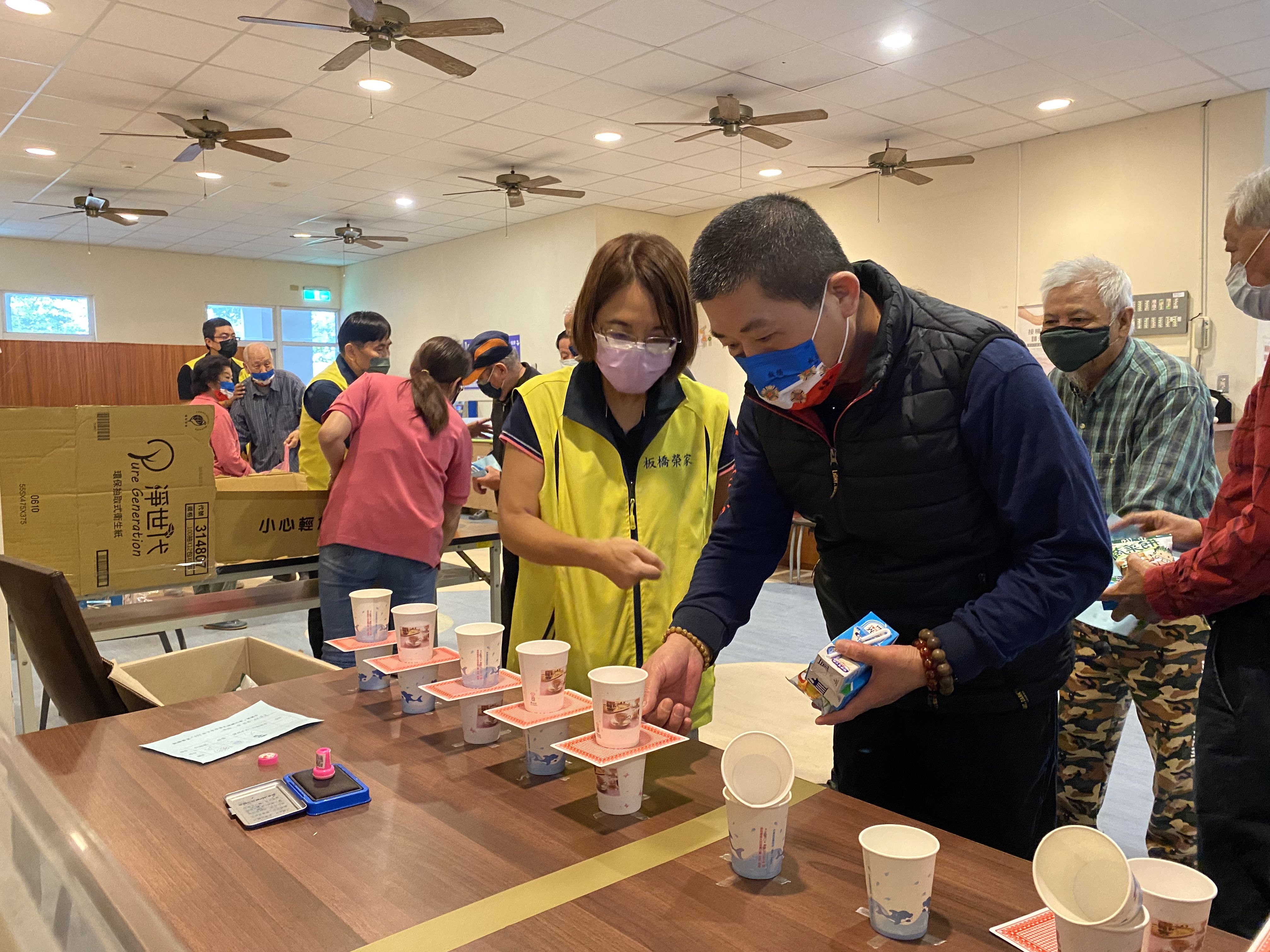 板橋榮家趣味活動 長輩回憶兒時樂開懷