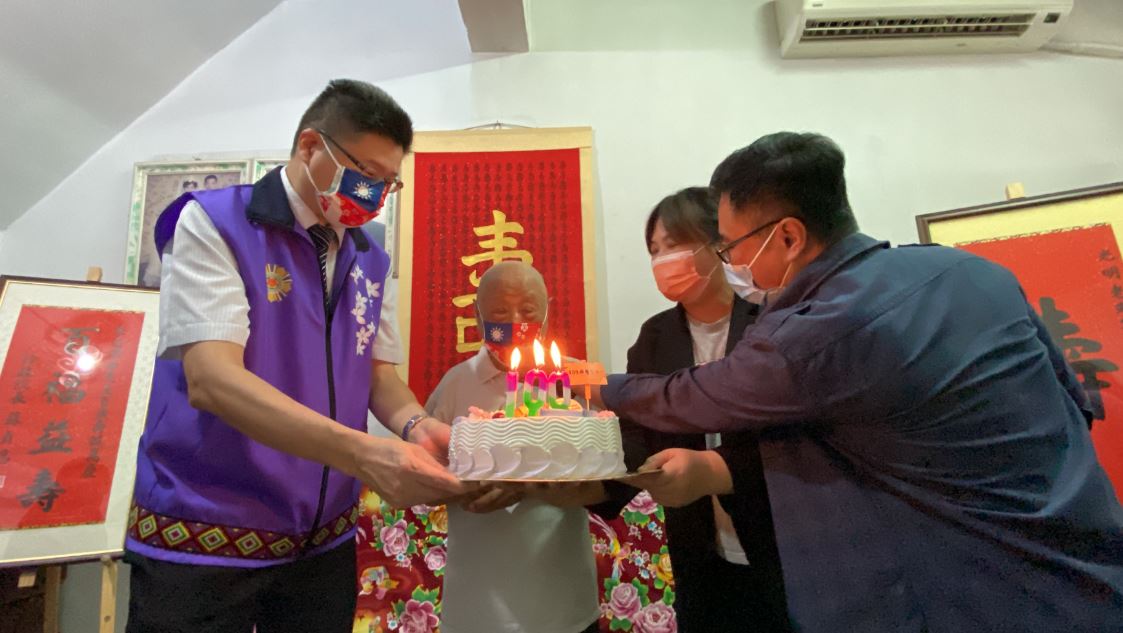 國慶爺爺朱光明百歲嵩壽 花蓮榮服溫馨祝福