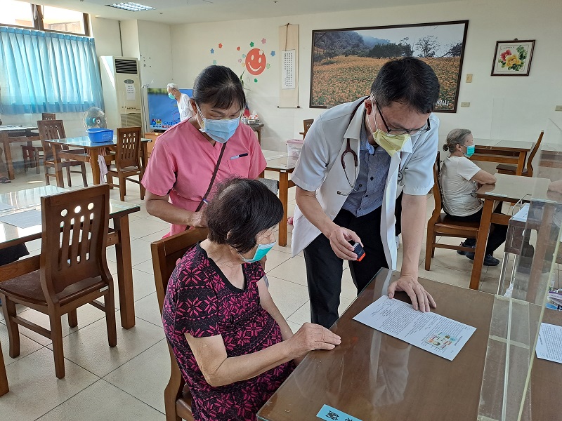 新竹榮家安排流感疫苗齊接種，避免流感、新冠雙重衝擊