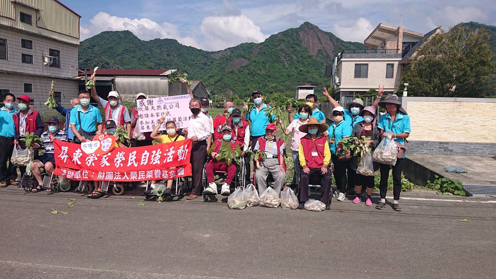 111年10月17日屏東榮家秋之旅-美濃拔白玉蘿蔔