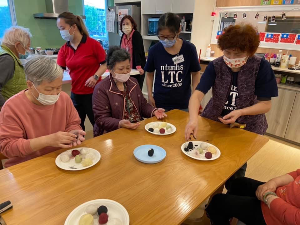 111.10「憶樂園」立冬五彩繽紛的豆腐湯圓湯