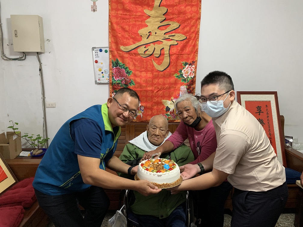 百歲榮民人瑞嵩壽，榮服處慶賀祝褔