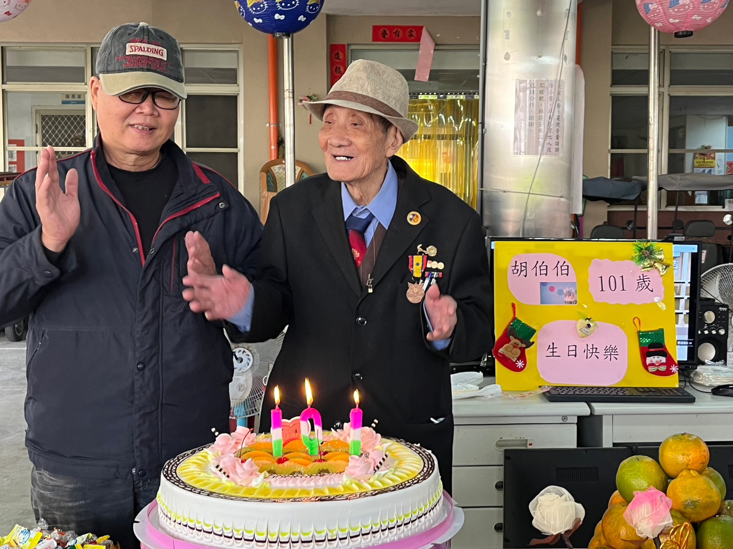 111年12月14日八德堂胡伯伯101歲生日會 ~ 與堂隊住民慶祝同樂