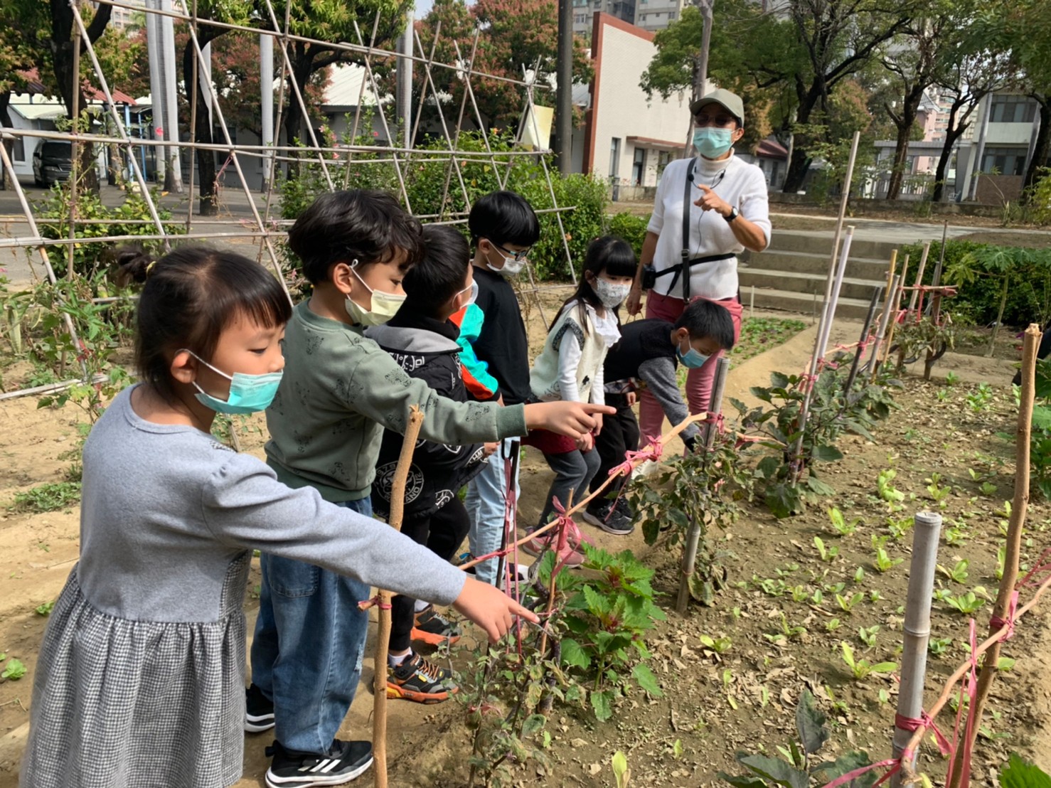 榮家與社區幼兒園共辦慶生  老幼合歡樂融融