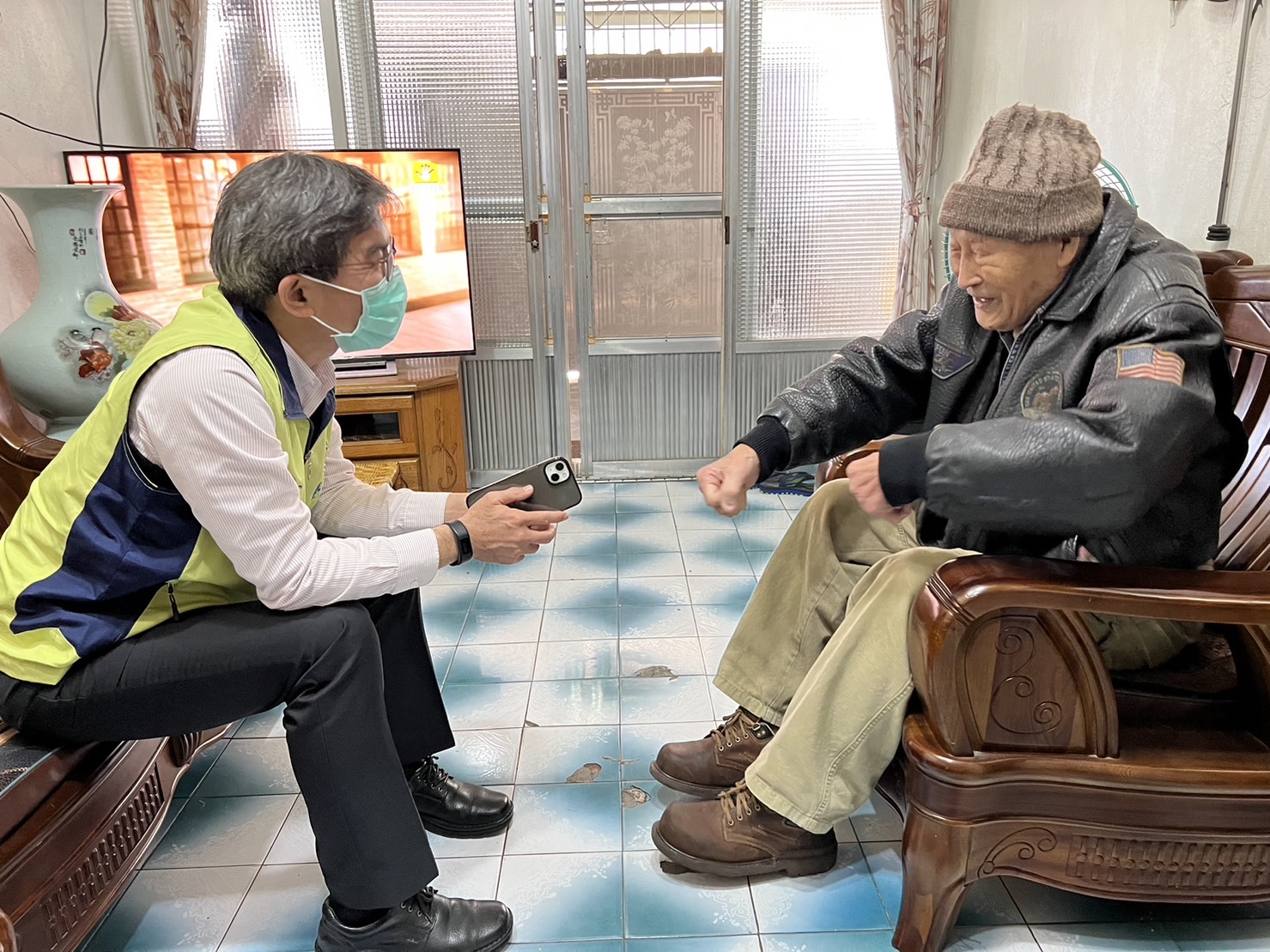 臺中市榮服處關懷太平區年長榮民眷 溫馨送暖