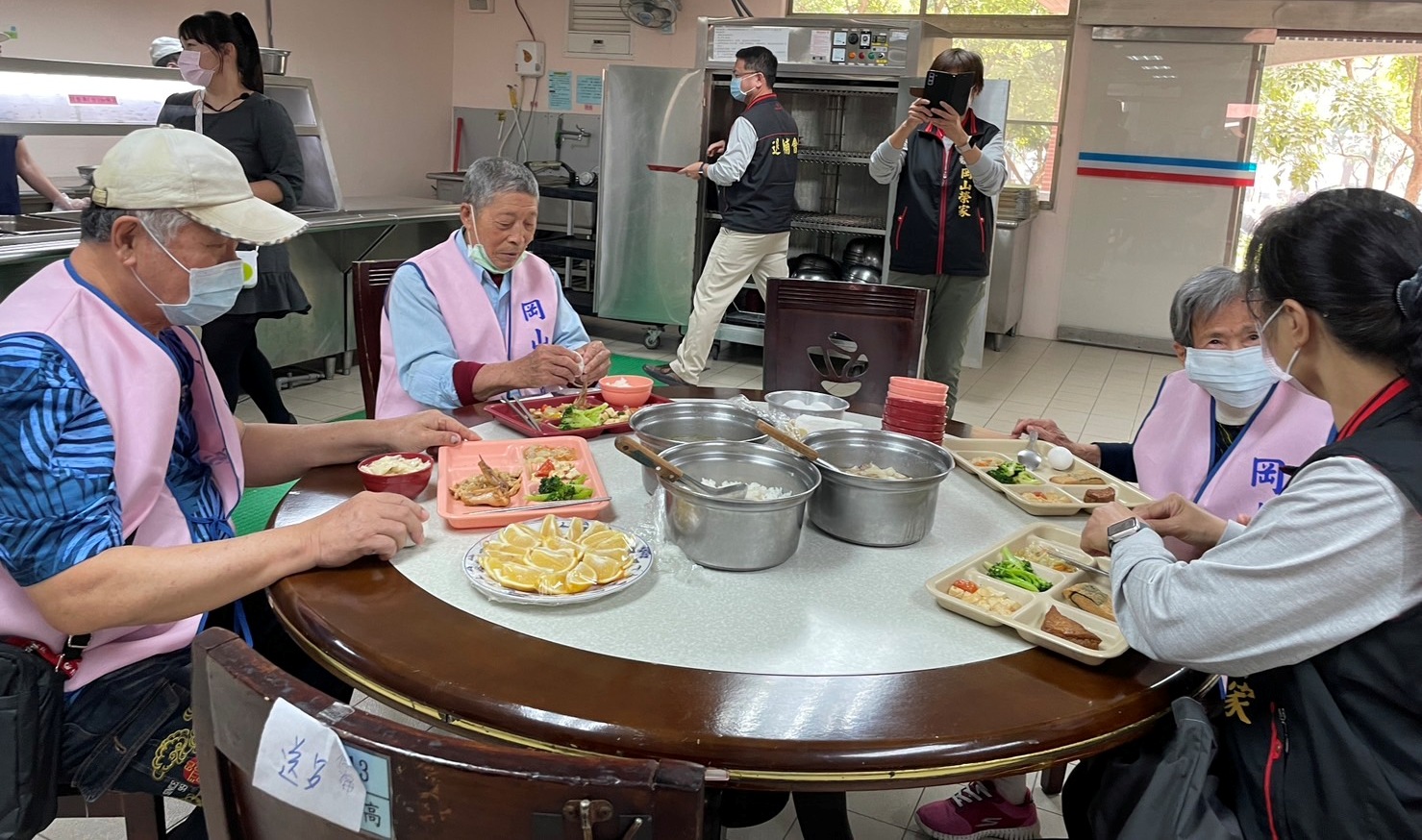 伙食觀摩共享快樂餐  榮家團膳經驗樂交流