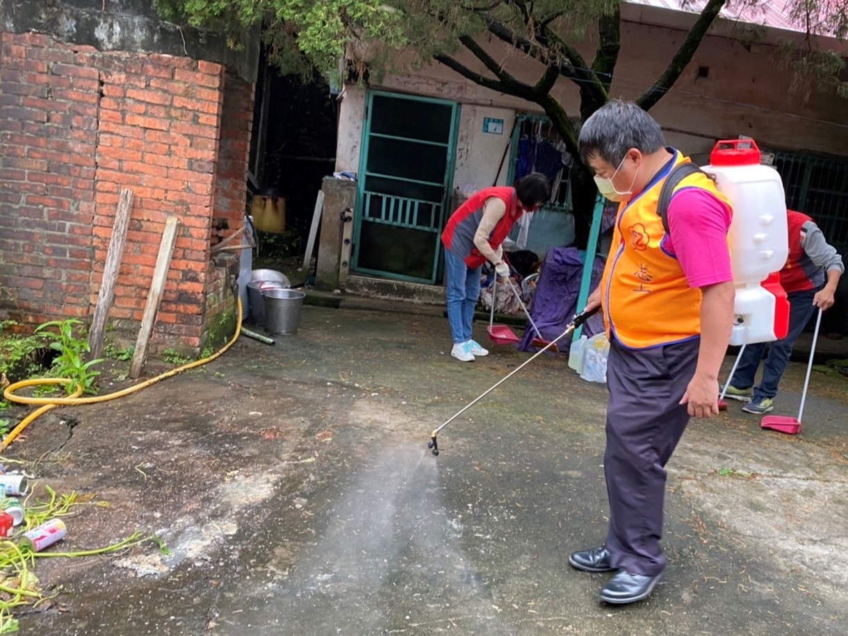 關懷清寒榮民長輩 新北市榮服處協助居家環境清潔