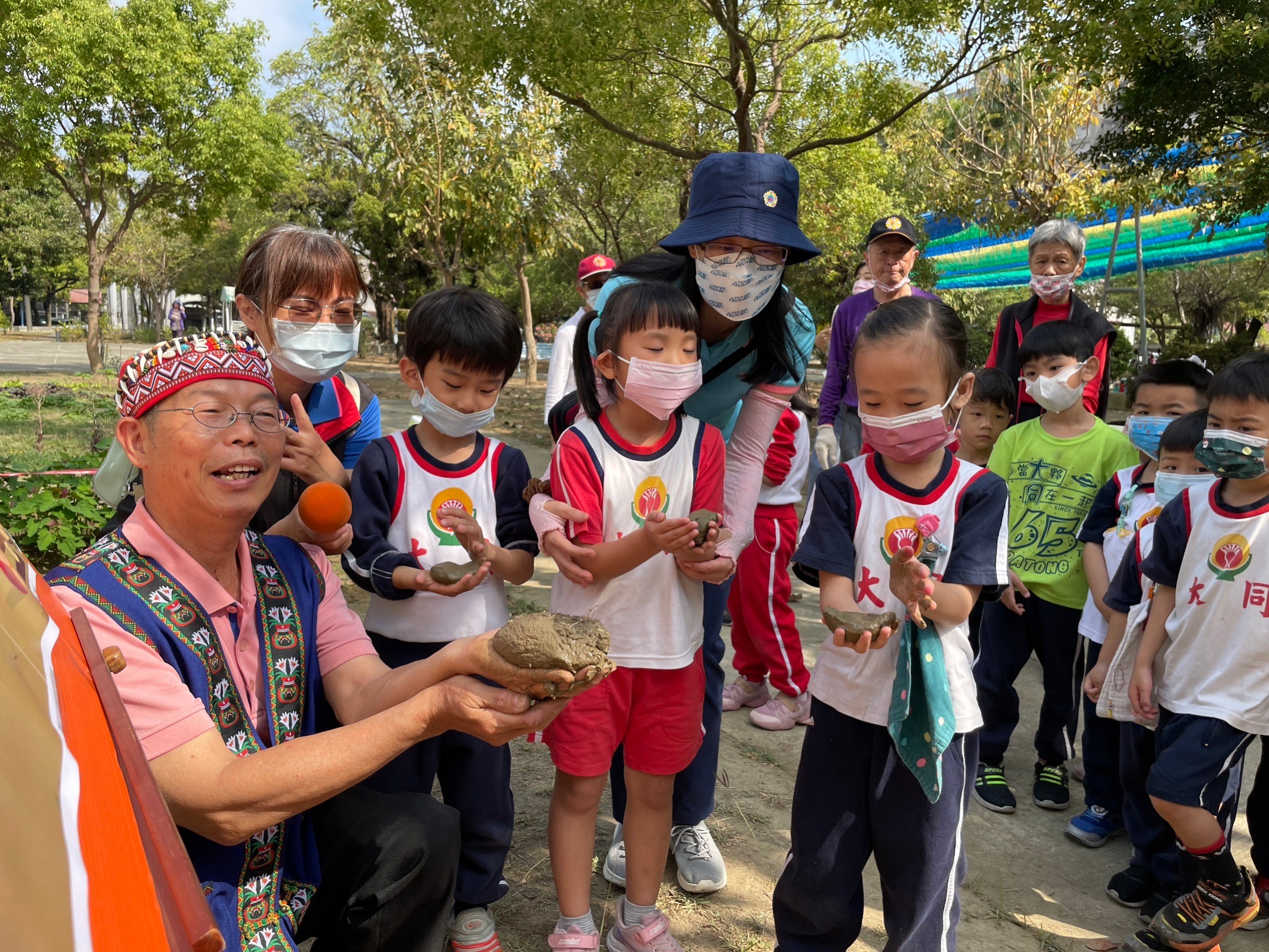 老幼同歡焢窯趣  薯香四溢兒食憶