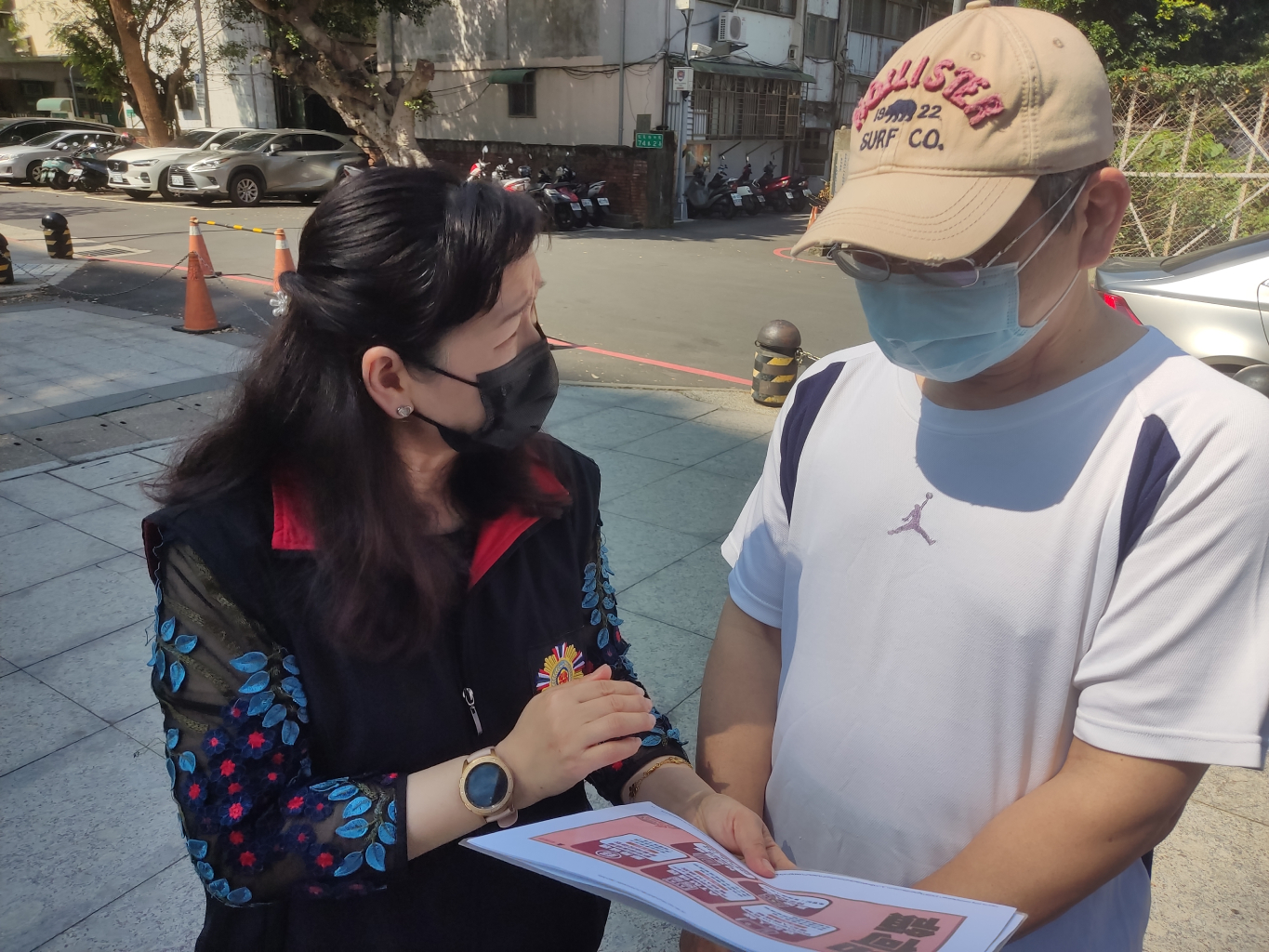 臺北市榮服處走動式服務 宣導「全民共享普發現金」領取方式