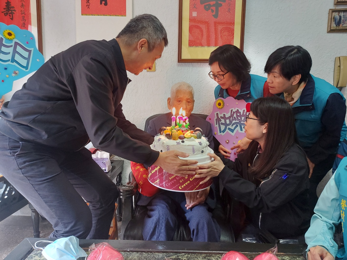 臺北市榮民服務處為榮民人瑞慶生祝賀壽誕