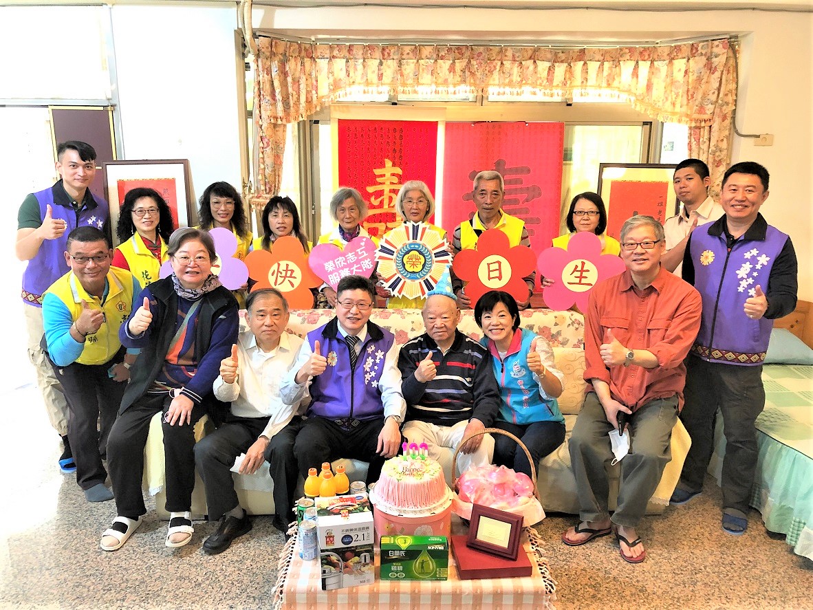 空軍飛虎一星楷模熊一雄伯伯百歲嵩壽  花蓮榮服慶生祝福