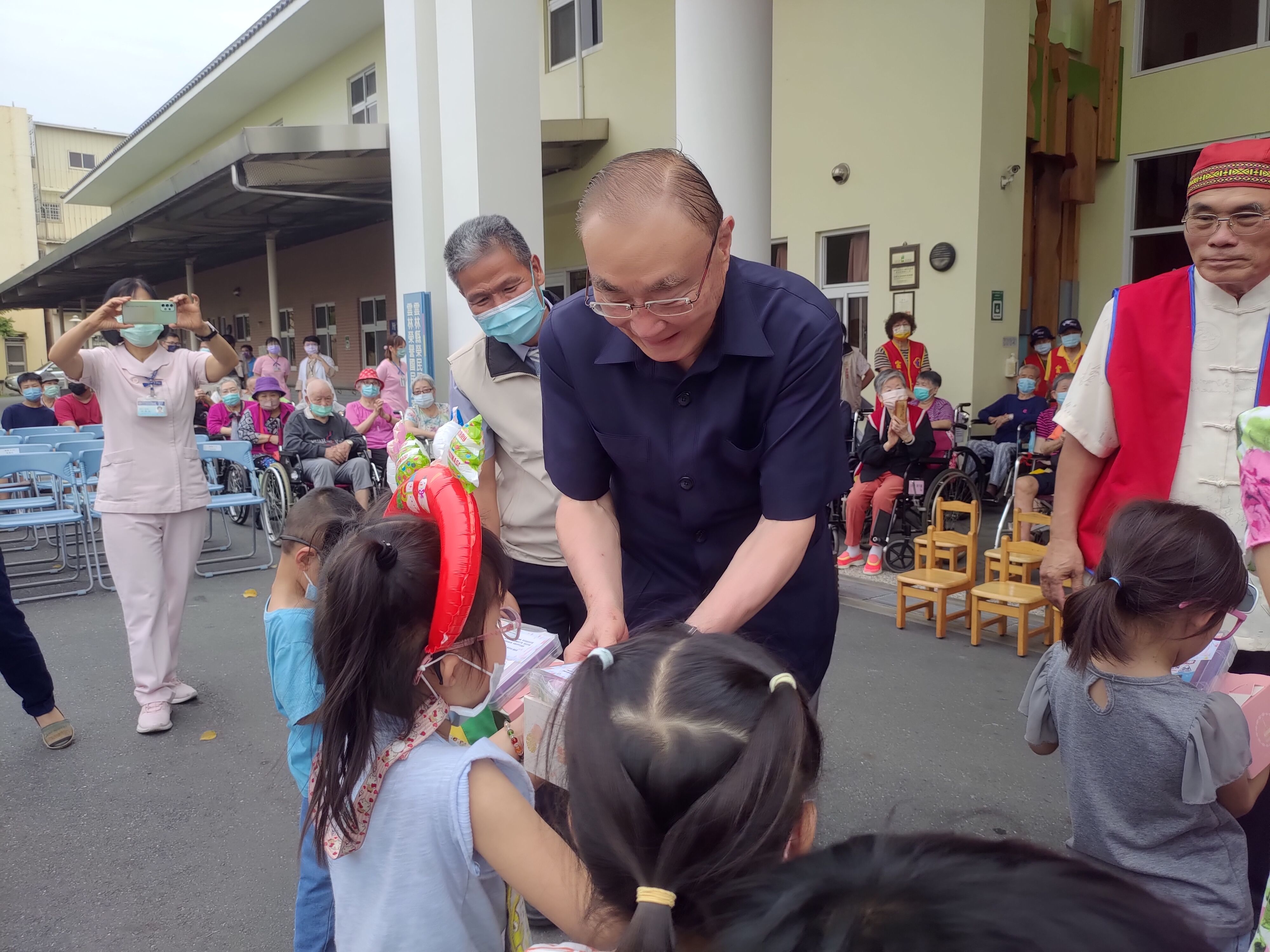 112年4月19日主任委員關懷本家老幼共融歡渡時光