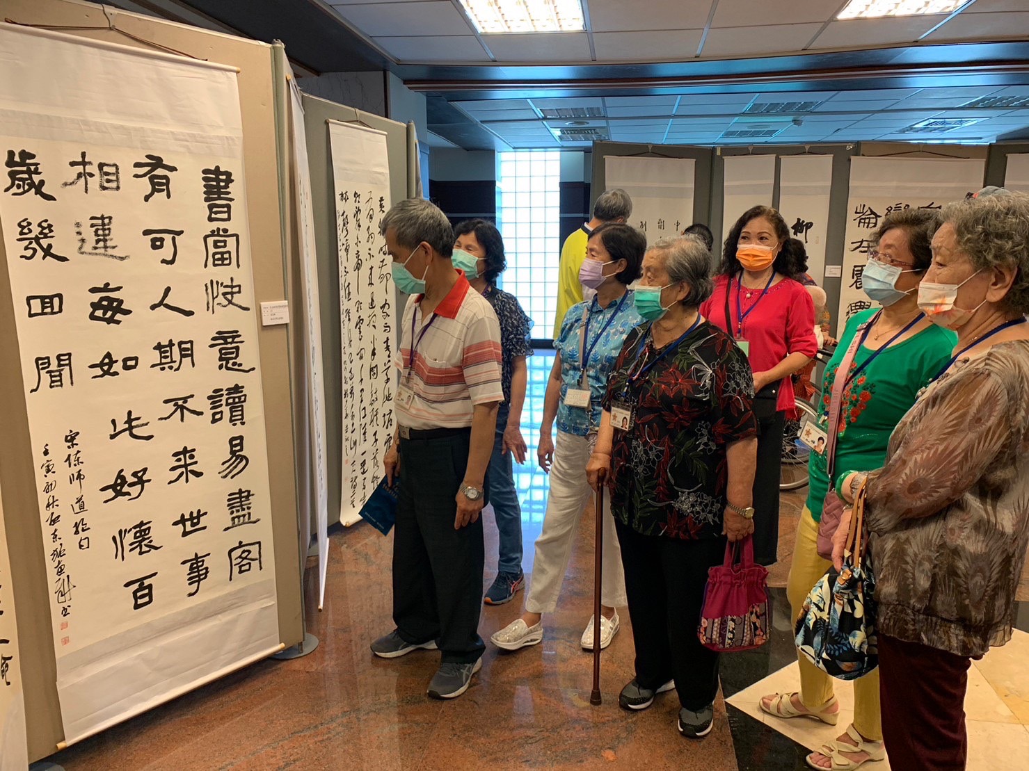 中彰榮家長輩至建國科大參觀藝術展，美化精神生活