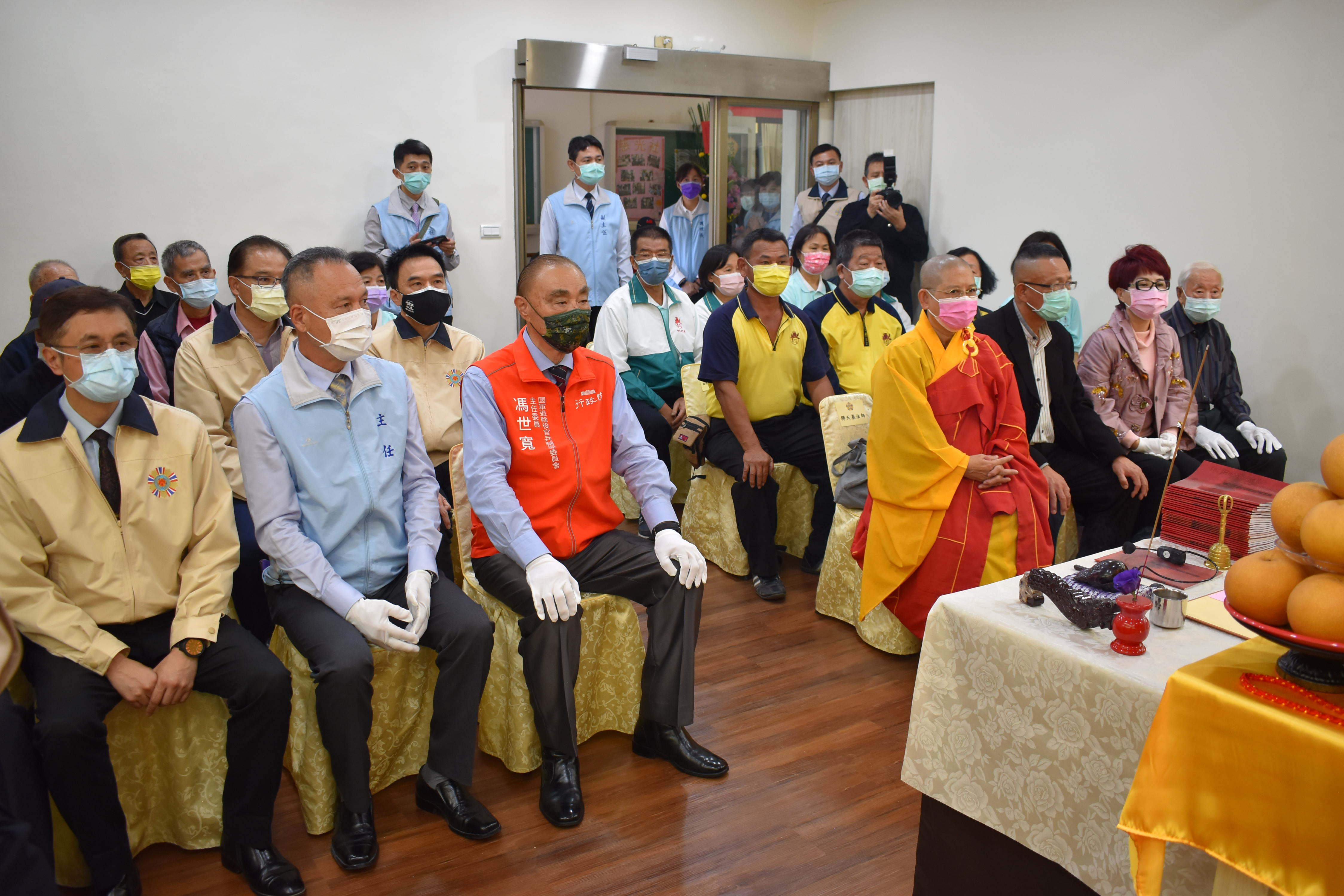 退輔會主委馮世寬主持中彰榮家「榮靈祠」揭牌儀式，告慰榮民忠靈