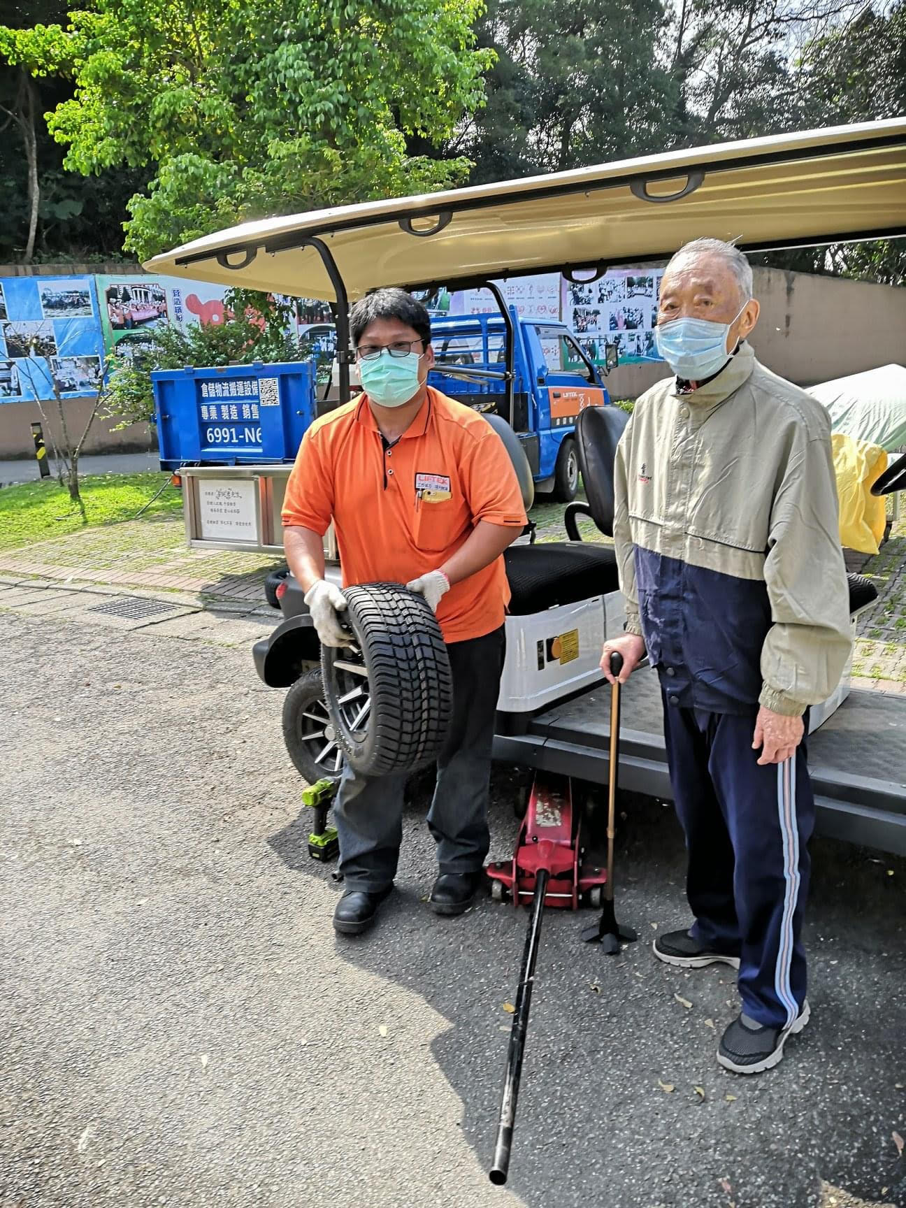 陳海南伯伯捐款修繕高爾夫球電動車
