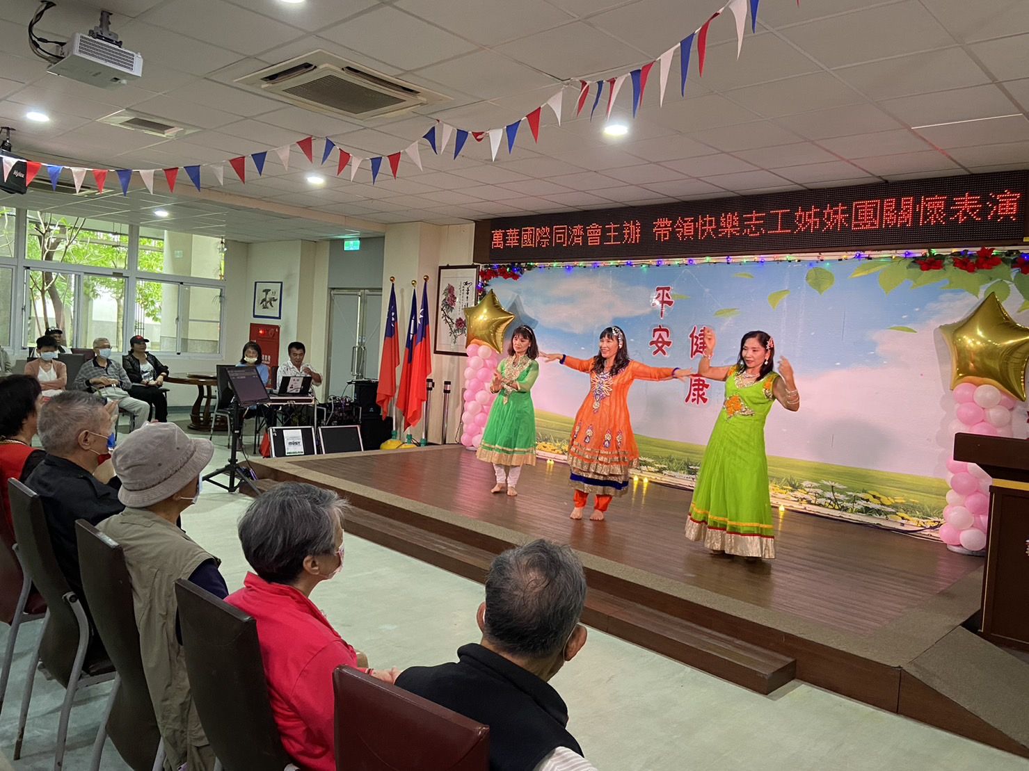 萬華國際同濟會帶領快樂志工姊妹團關懷表演