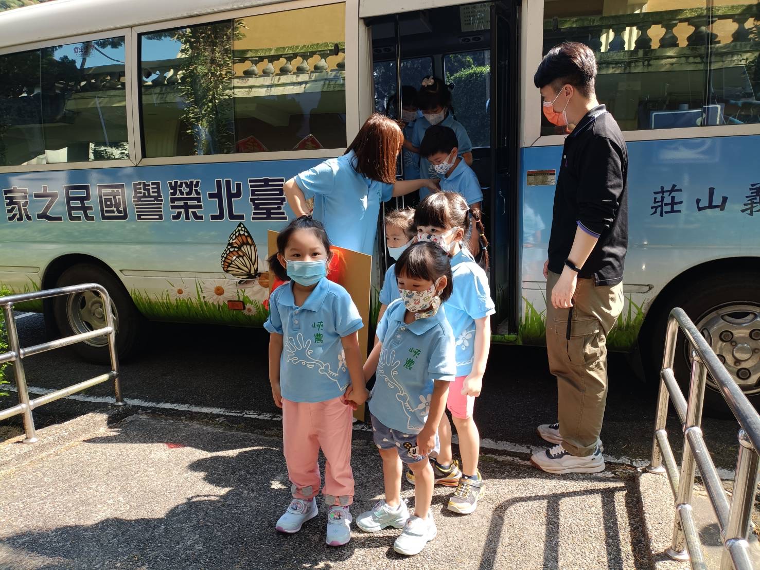 三峽農會幼兒園為榮家長輩慶生