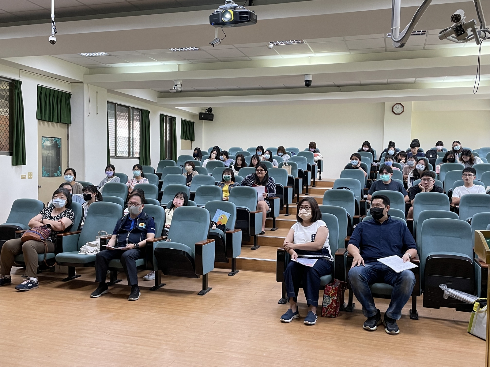 長榮大學護理系畢業生聆聽現況1