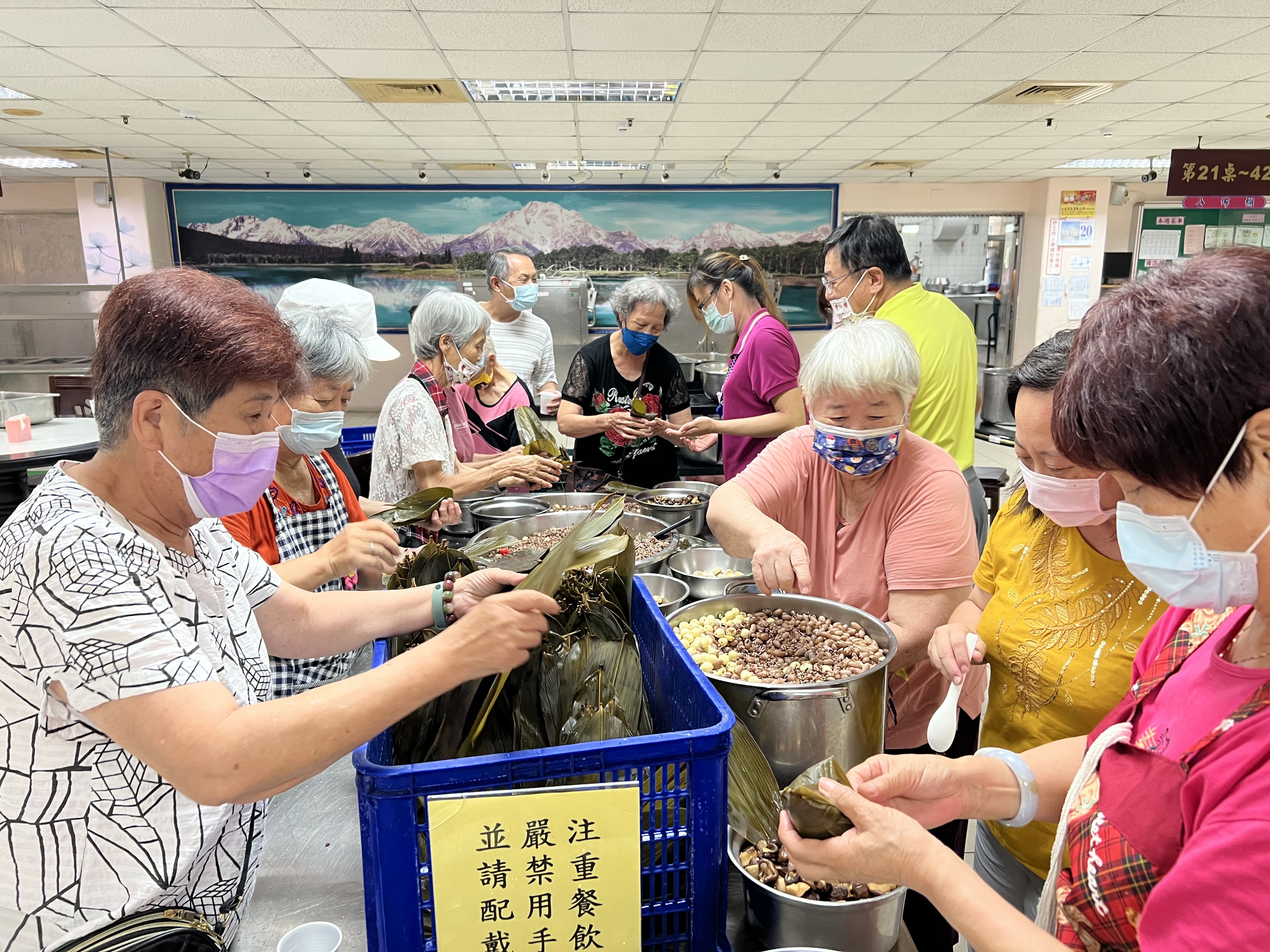 粽香傳愛-高雄榮家長輩幸福包粽