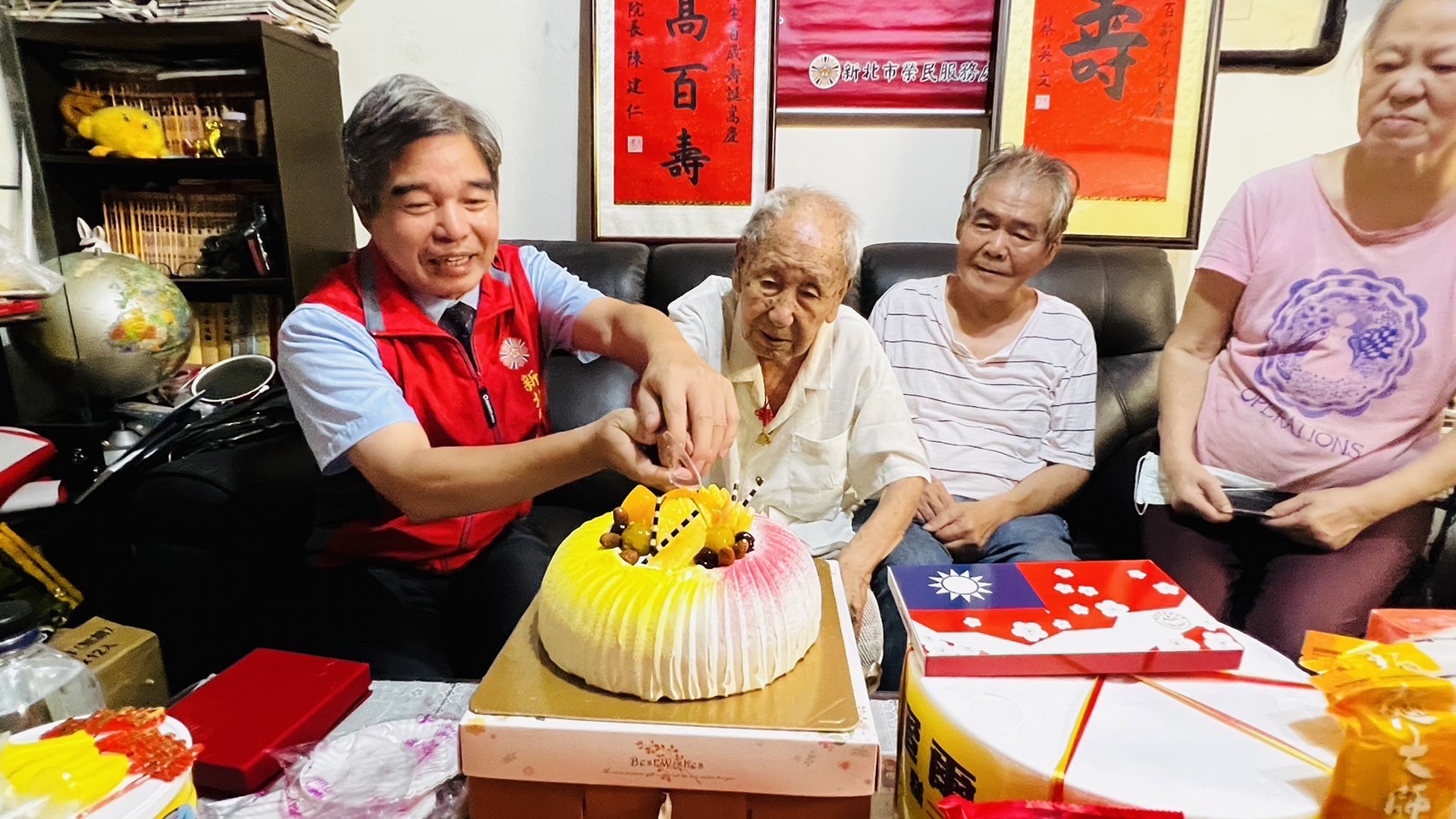 新北百歲榮民曹蔚東爺爺歡度壽誕