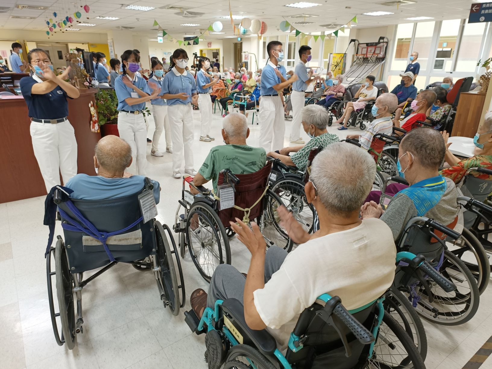 112年6月11日雲林慈濟青少年成長班學生來家進行團康活動