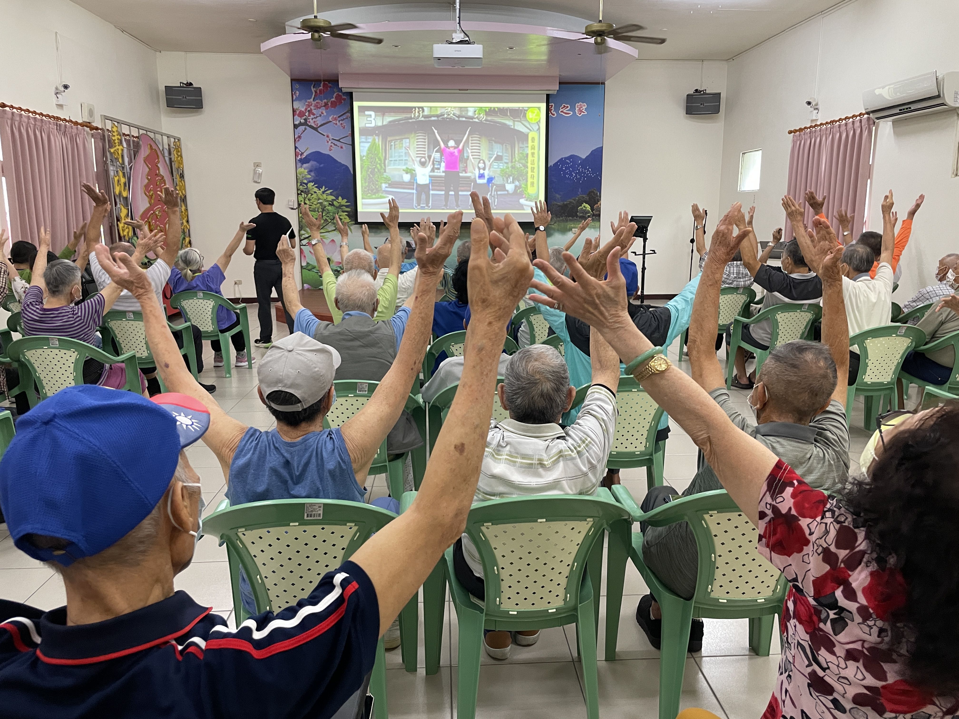 樂齡學習健康知識  鼓勵長輩健康喝水