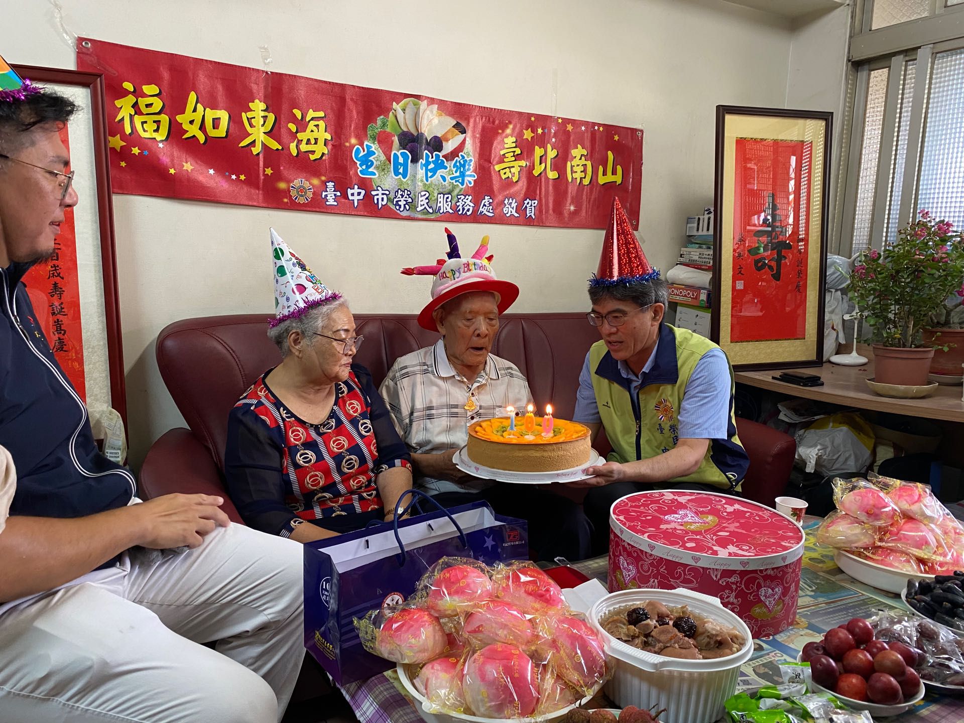 臺中市榮民服務處歡度東區榮民百歲壽誕