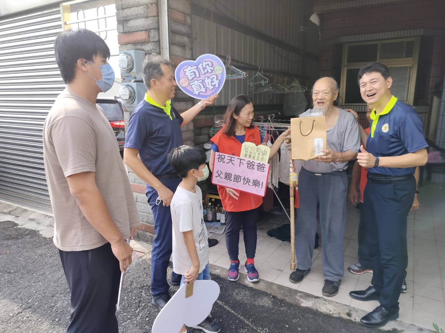 彰化縣榮服處探視資深榮民祝福父親節快樂