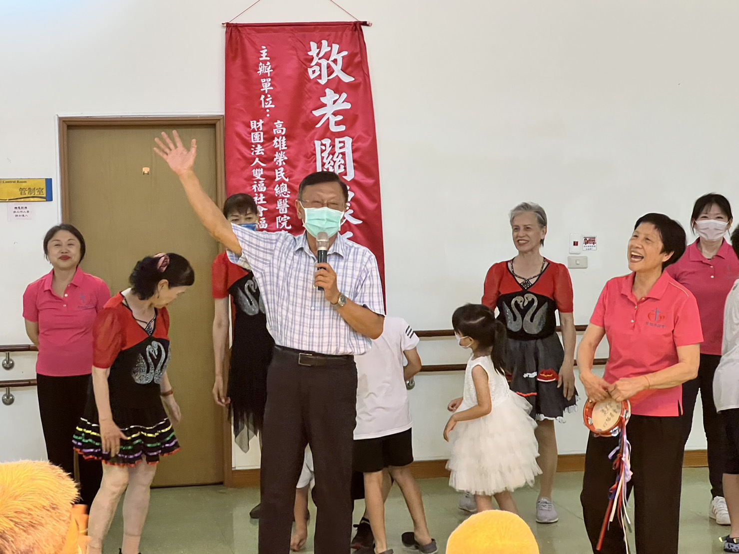 112年07月19日雙福志工溫馨演出，屏東榮家老幼同樂舞一夏