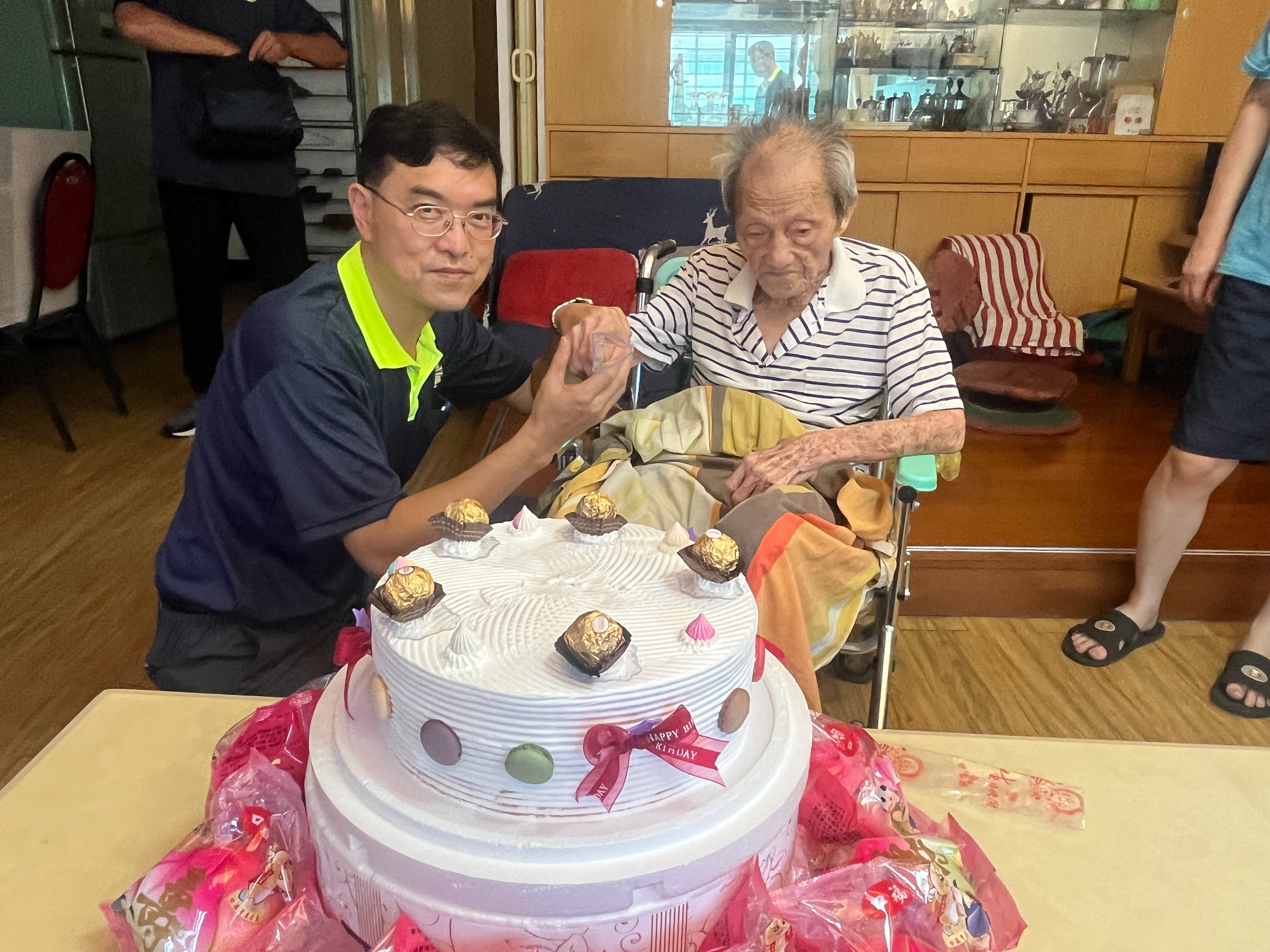 基隆榮服處祝賀榮民人瑞戴光寶101歲嵩壽