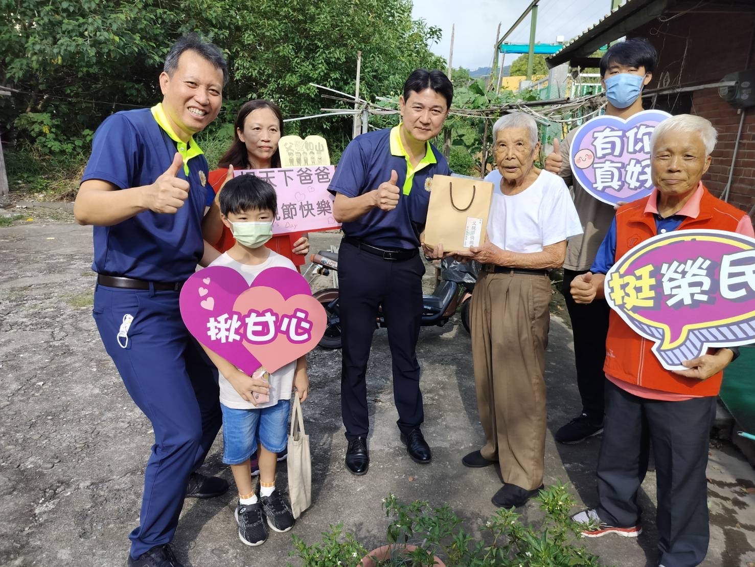 彰化縣榮服處探視資深榮民祝福父親節快樂