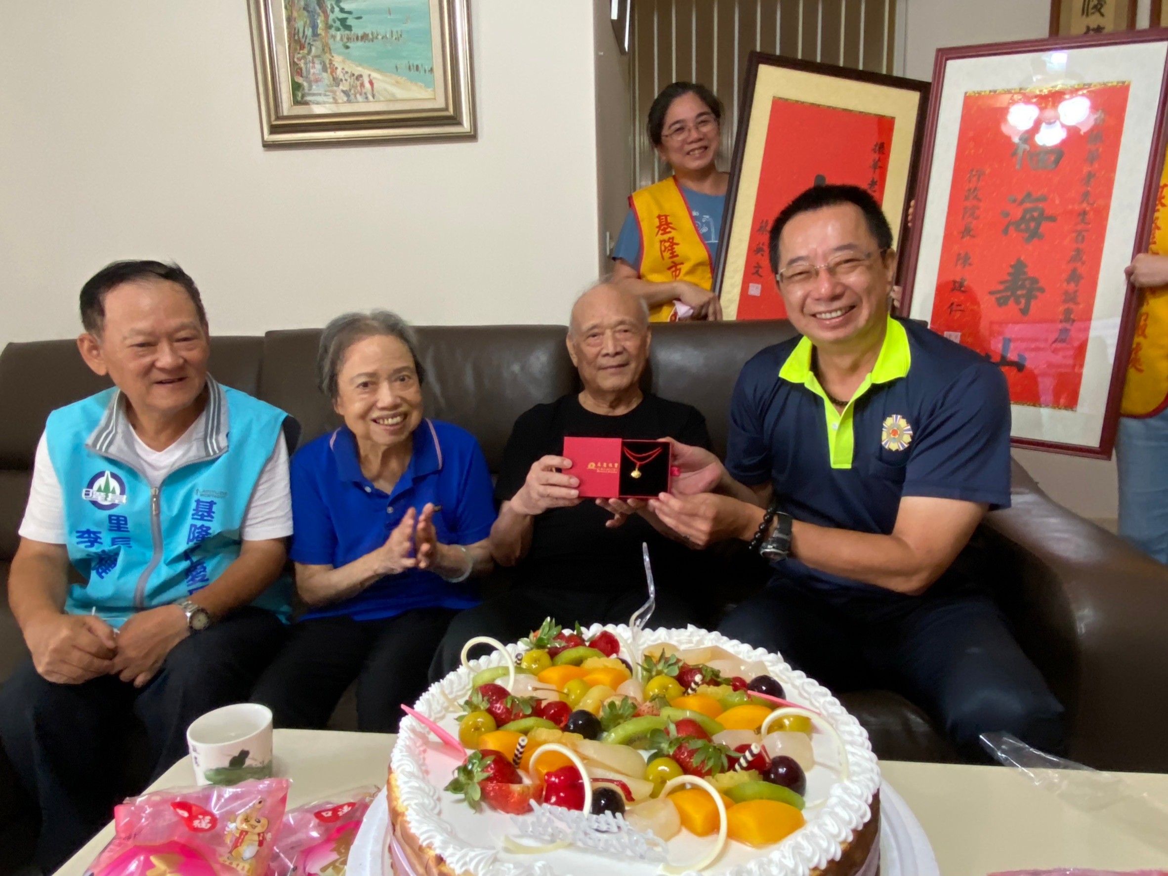 基隆榮服處祝賀榮民人瑞雷振華100歲嵩壽