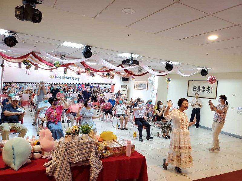 112年8月21日慈善畫家施雪紅至本家宣慰