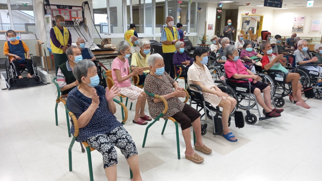 112年9月6日長青樂齡志工陪伴聆聽薩克斯風音樂饗宴