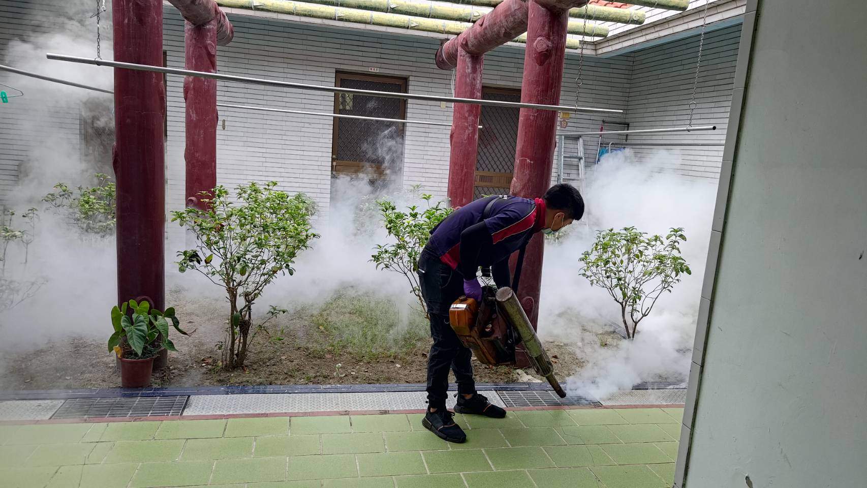 執行家區環境噴藥消毒