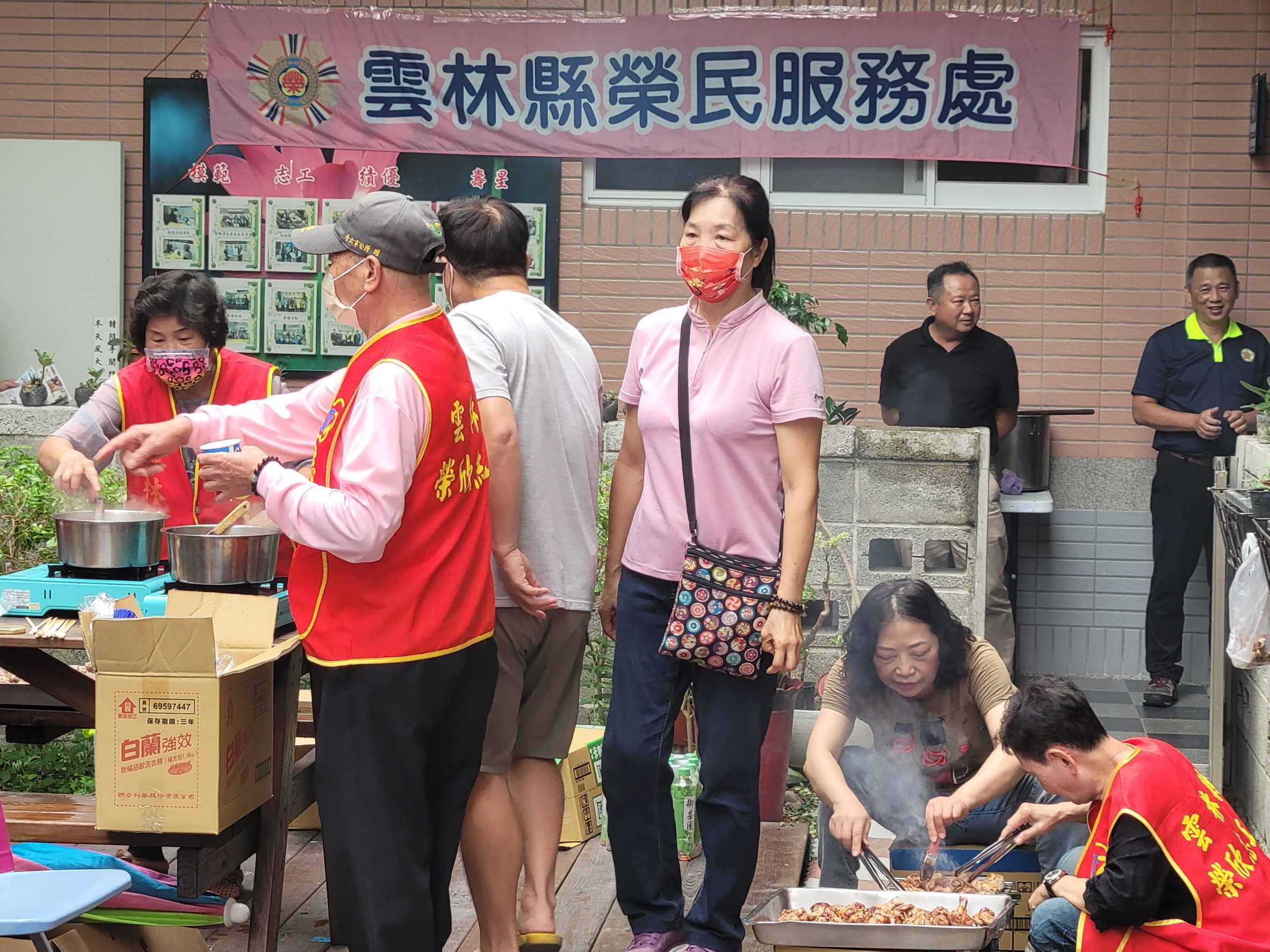 歡慶重陽節-雲林榮服處藉烤肉聚餐為榮民伯伯送上溫馨祝福